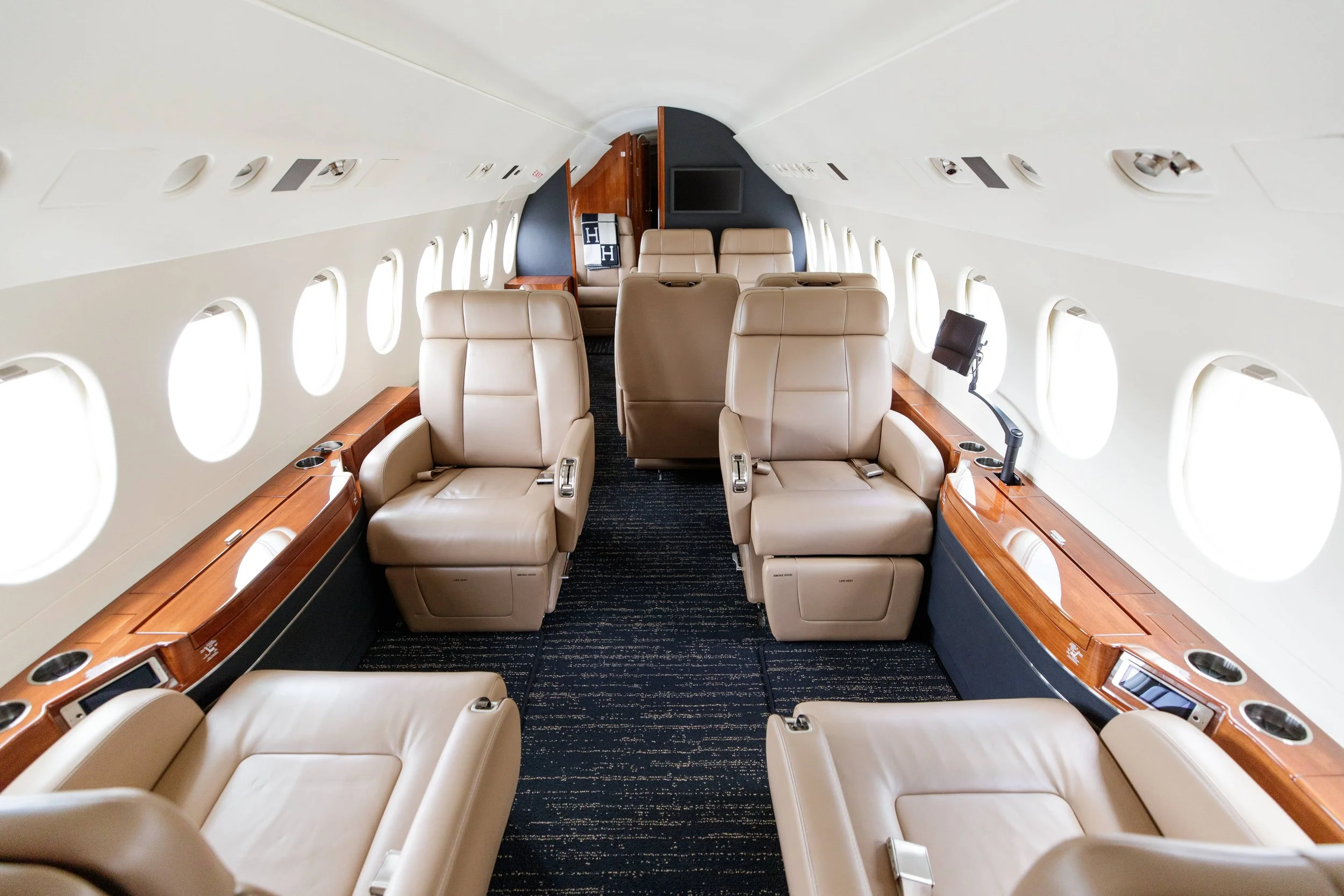 Falcon 900EX_Main Cabin_1.jpg