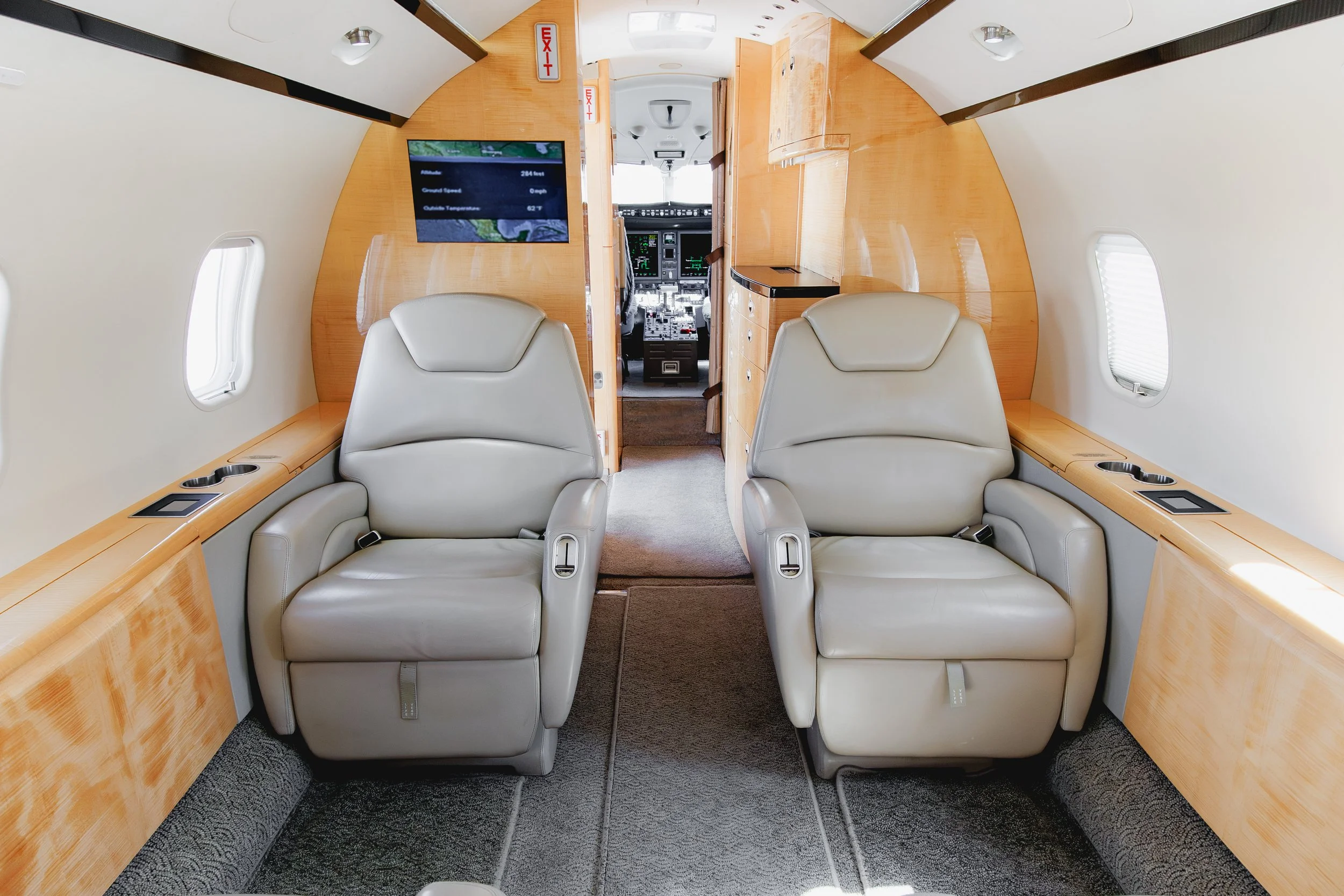 Challenger 300_20242_.jpg