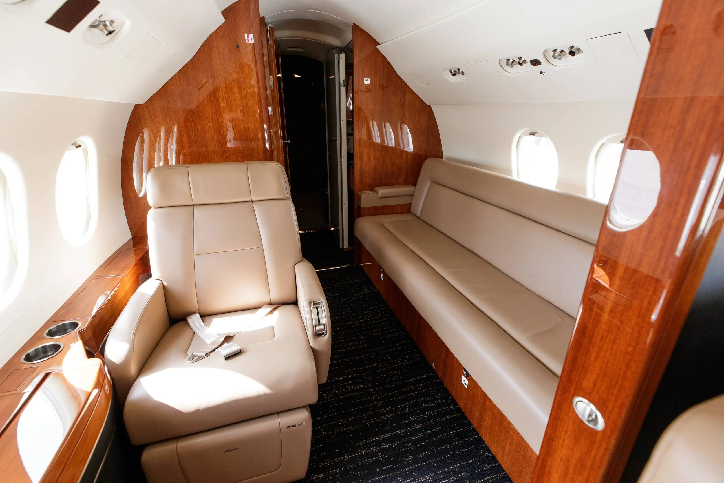 Falcon 900EX_Aft Cabin.jpg