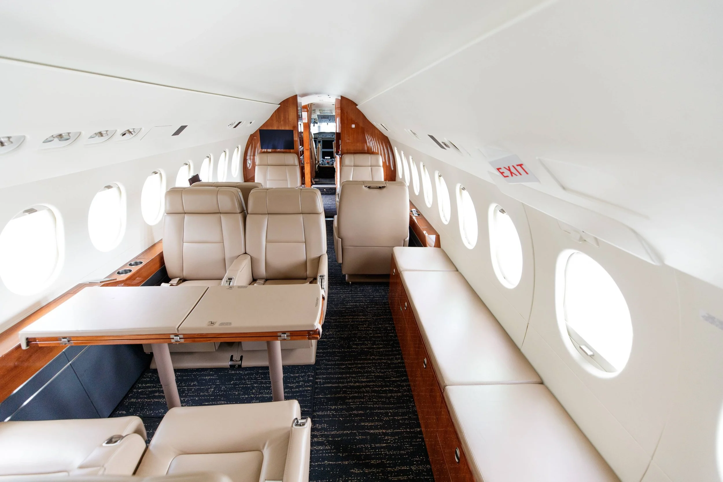Falcon 900EX_Conference Group_1.jpg