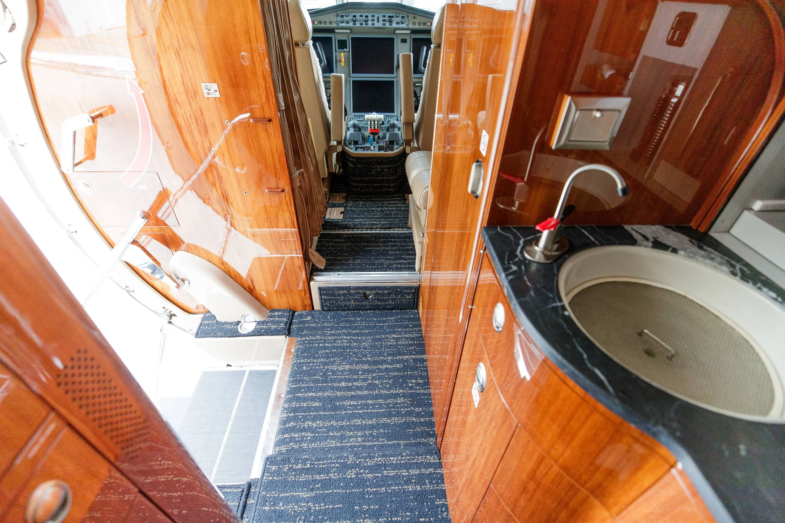 Falcon 900EX_Galley Entry Way.jpg
