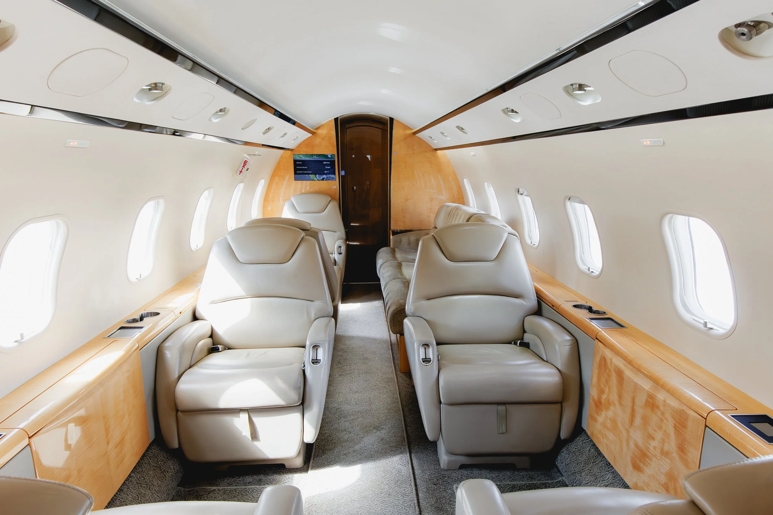 Challenger 300_20242_5.jpg