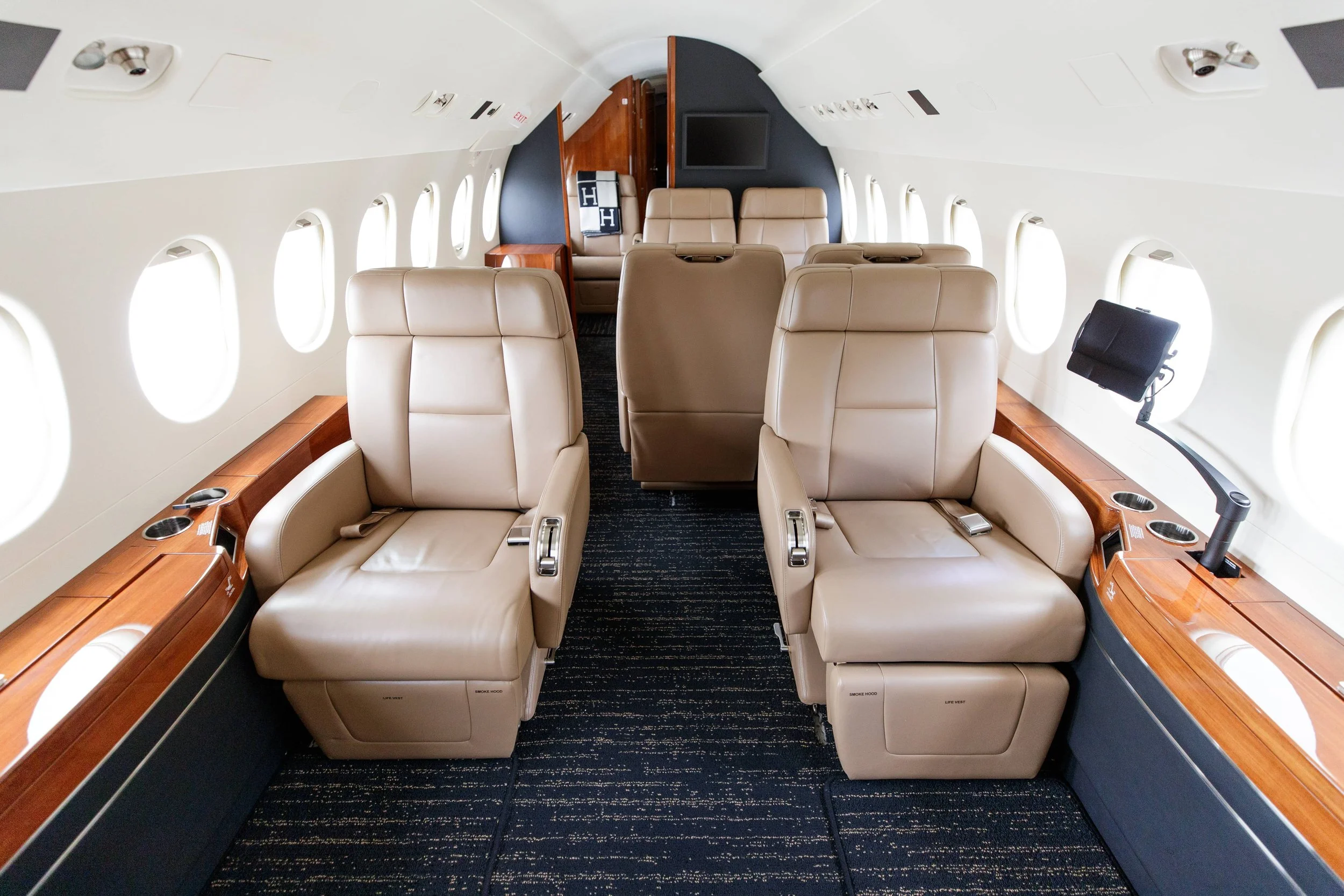 Falcon 900EX_Main Cabin_2.jpg
