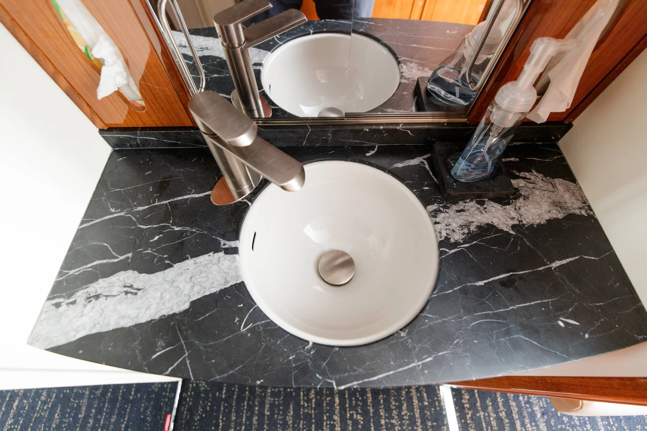 Falcon 900EX_Lav Countertop.jpg