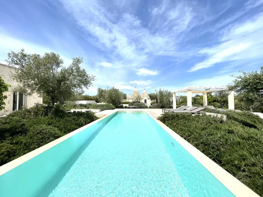Trullo Piccolo - infinity swimming pool 1.jpeg
