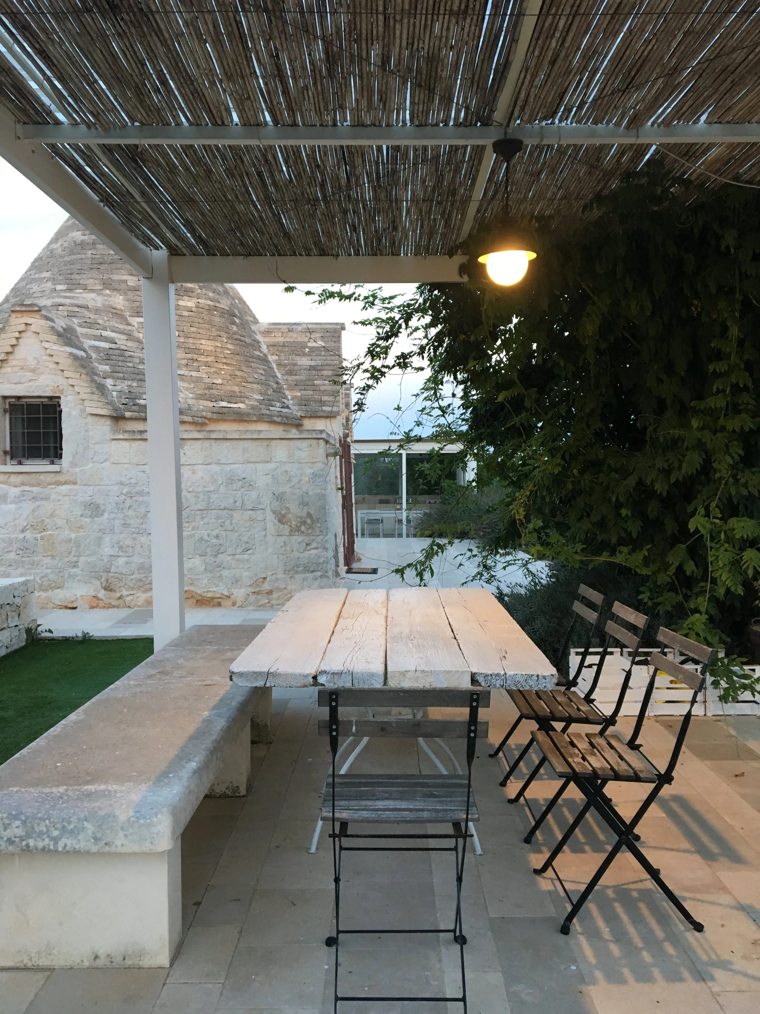 24. Outdoor Dining 1.1.JPG