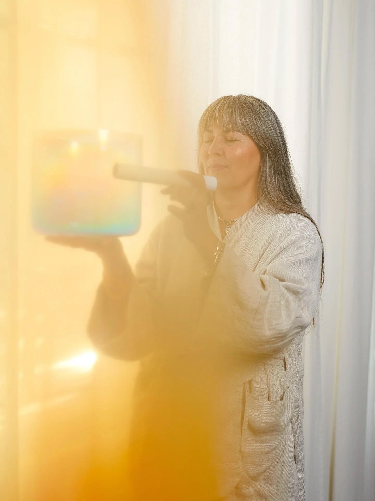 Ich werde oft gefragt, warum ich eigentlich so selten krank bin. Tats&auml;chlich  glaube ich , ein Schl&uuml;ssel liegt in meiner eigenen Praxis.

Seit Jahren gebe (und empfange) ich regelm&auml;&szlig;ig Soundbaths. Diese Momente, in denen der K&ou