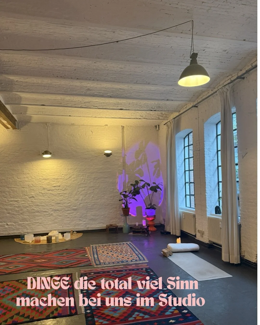 Dinge die viel Sinn machen bei uns im Studio 💜
- unsere Tollen Props um alle warm zu halten und uns zu unterst&uuml;tzen 
- unsere Musik Anlage zum abtanzen 
- unserer Leckeren R&auml;ucherwaren um mit allen Sinnen anzukommen 
- das Cozy Licht .. f&