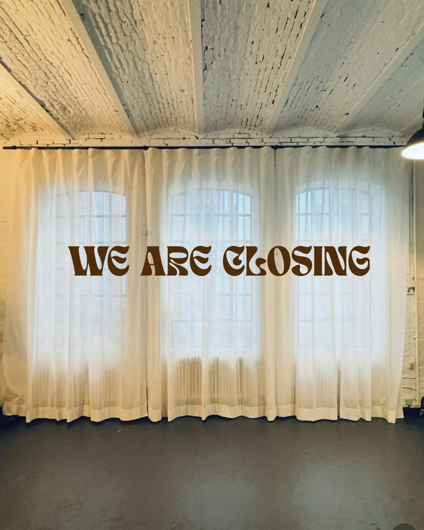 We are closing🖤
Ja Ihr lest richtig ..und w&auml;hrend ich das hier schreibe kann ich es kaum selbst glauben ..
F&uuml;r so eine Entscheidung gibt es nie nur einen einzigen Grund. Es sind immer mehrere Dinge, die zusammenkommen.
Es gab immer wieder 