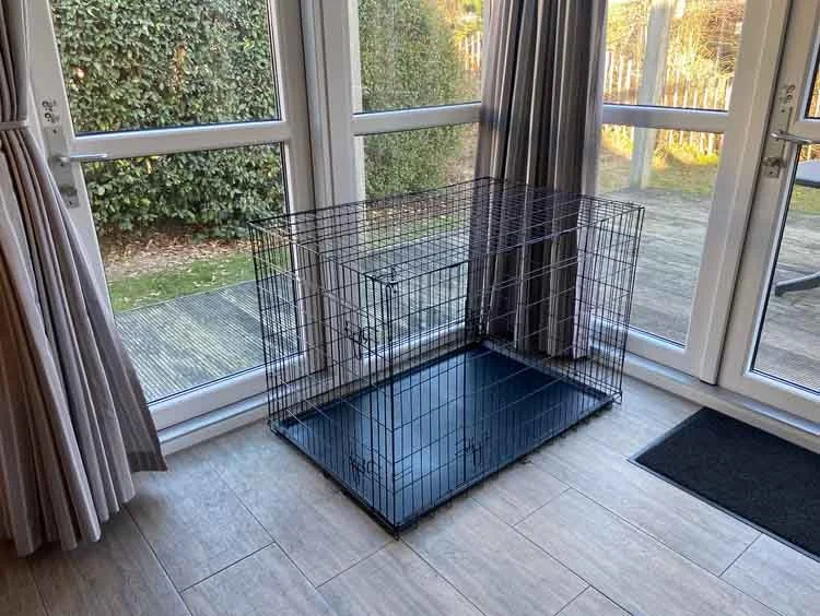Eine Hundebox im Ferienhaus in Ouddorp