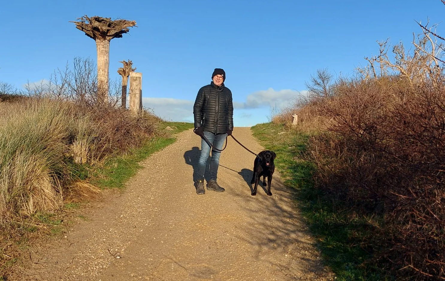 Franz mit hund am Hundestrand Ouddorp