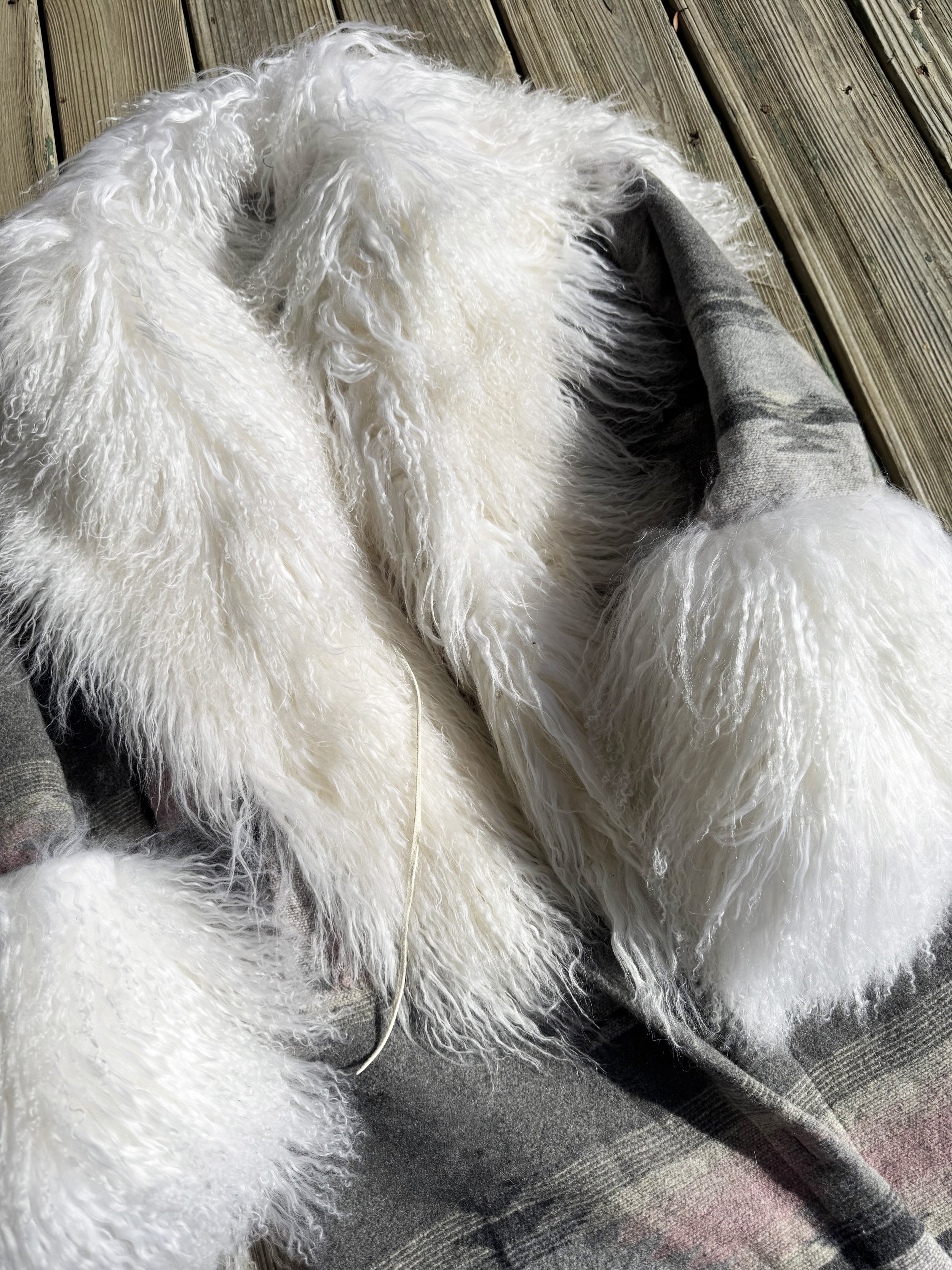 AZTEC FUR_White Mongolian_Gray:Pink _Long_251123_002.jpg