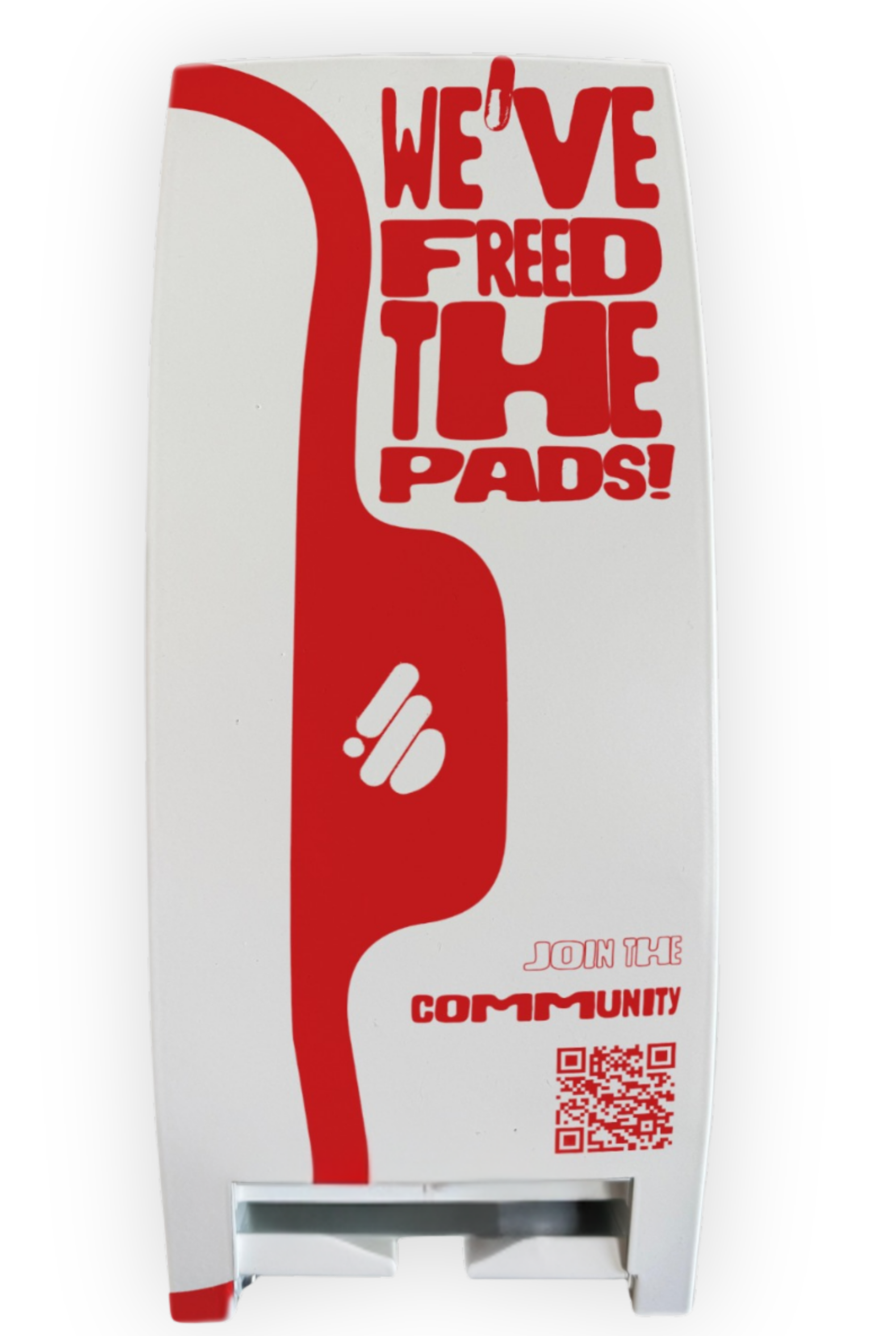 Vieni nella comunità, raffigurazione di un dispenser con un grande disegno rosso e un testo in inglese 'We’ve freed the pads!'. Ci sono anche un codice QR e un invito in inglese 'Join the community'.