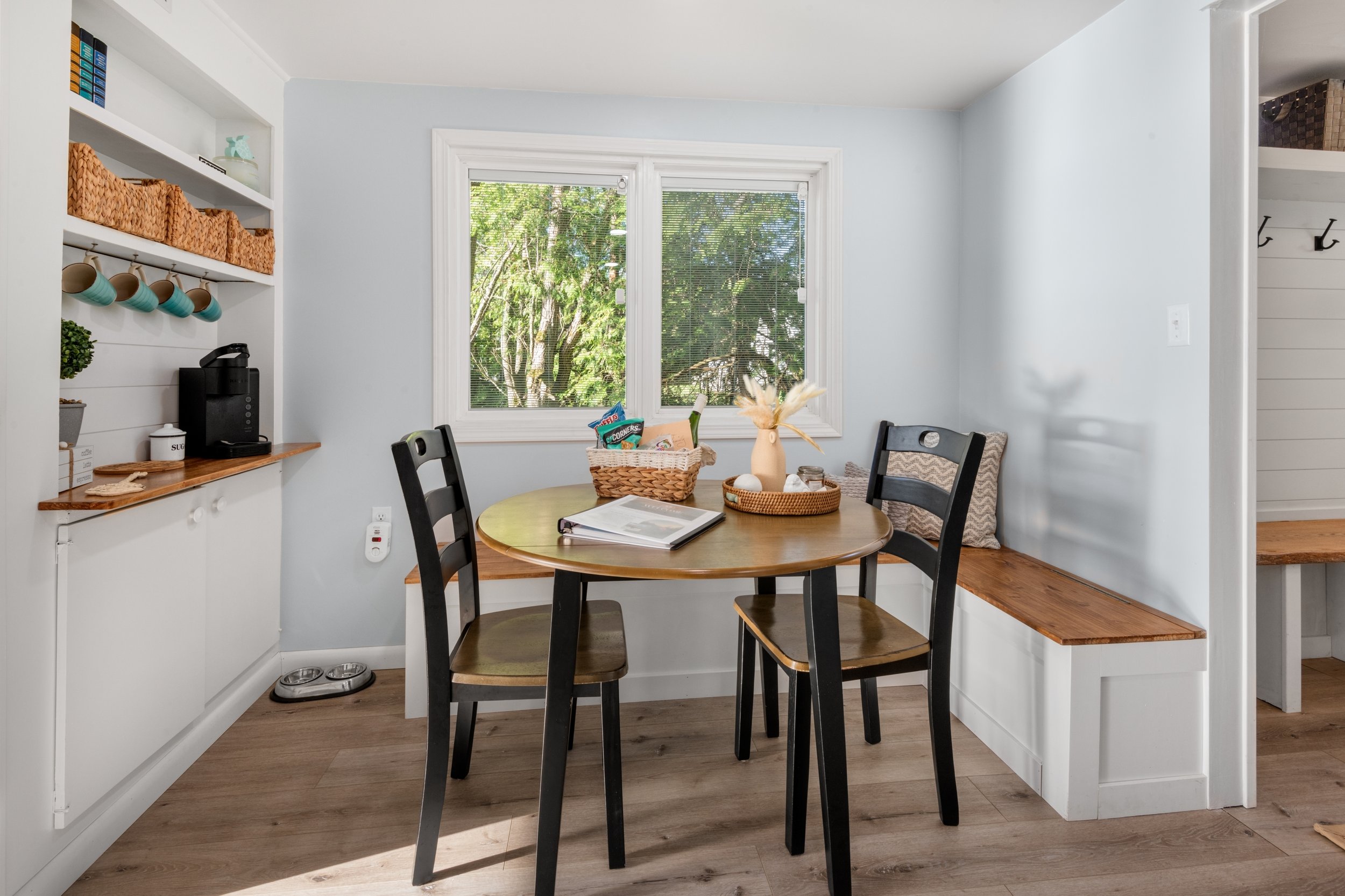 Cozy breakfast nooks, comfortably seats 6 guests - with deluxe coffee bar.