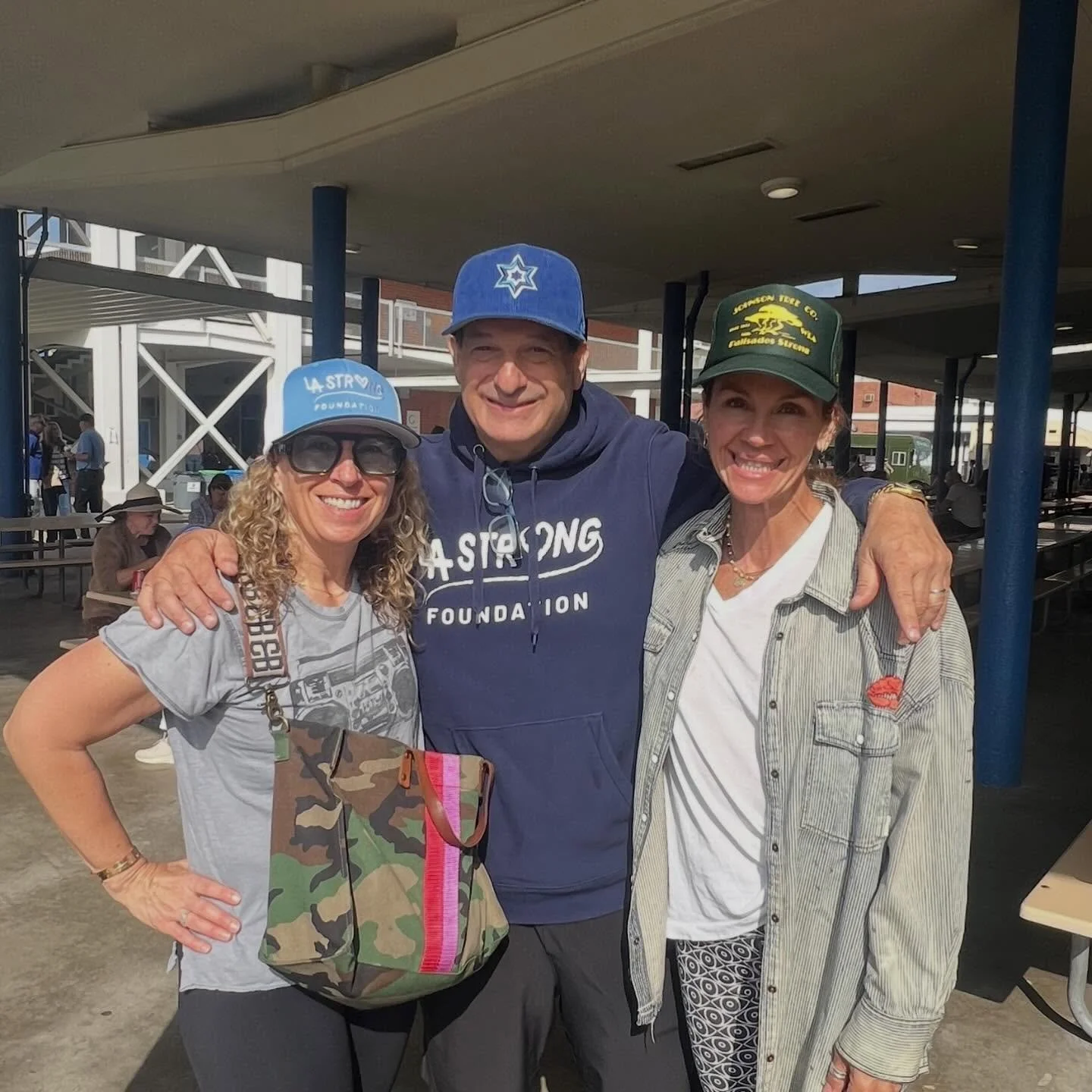 Have an amazing weekend!

Nicole @lightitupwithmee you and your family are amazing!!!

@johnsontreeco 

Show You&rsquo;re #LASTRONG

Proudly Working together &ldquo;All For One LA&rdquo; we connect, coordinate and communicate, sharing resources and s