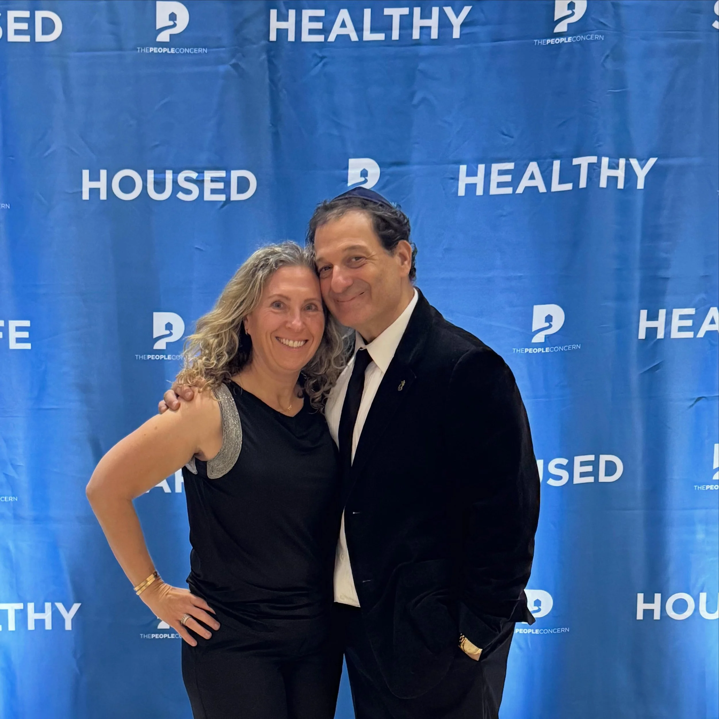 @lastrongfoundation is proud to announce our support of @thepeopleconcern with essential items for the temporarily unhoused. 

We believe that no one should face homelessness, disaster, foster care, or domestic violence alone. By providing support, t
