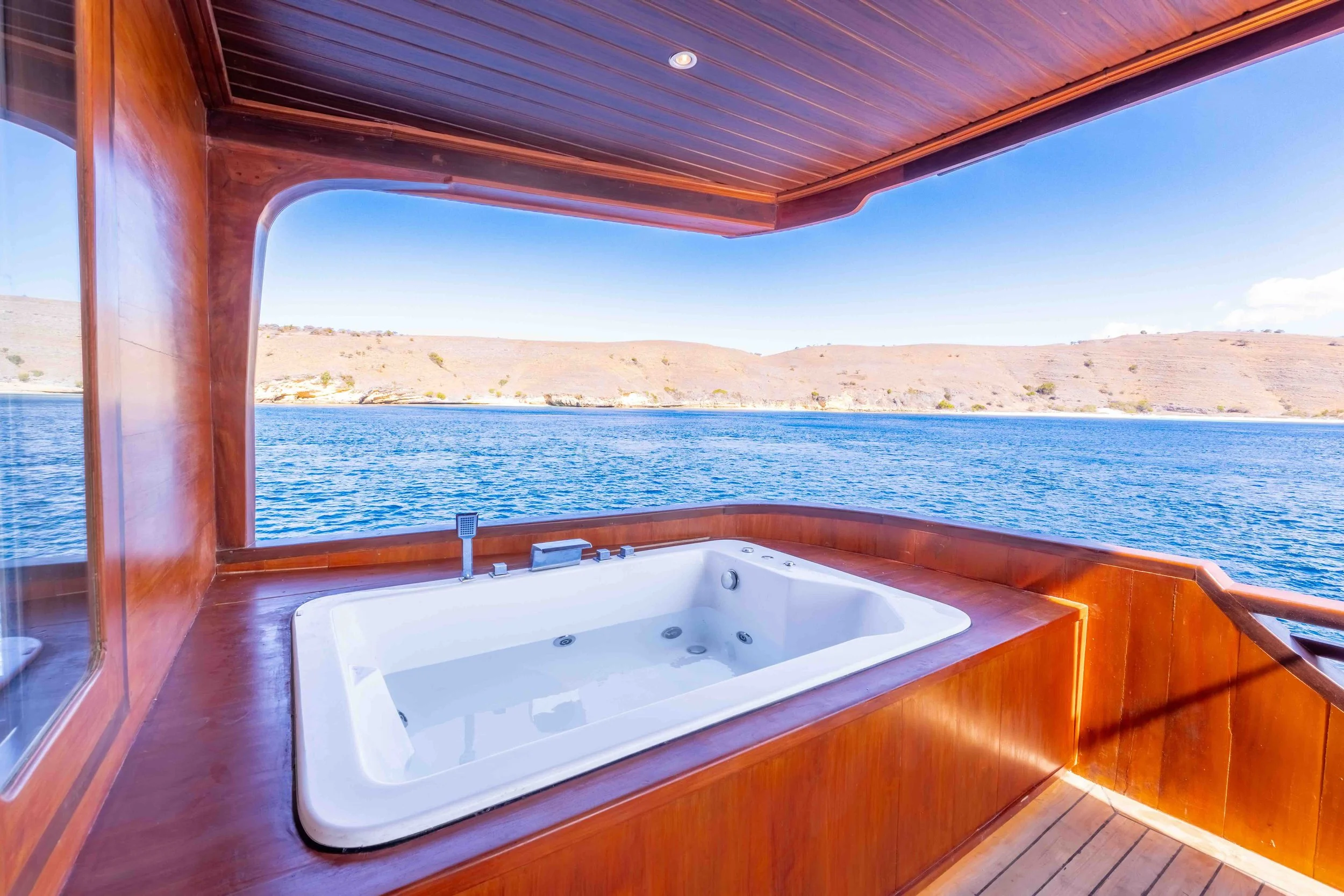 cabin upper deck - master cabin-2.jpeg