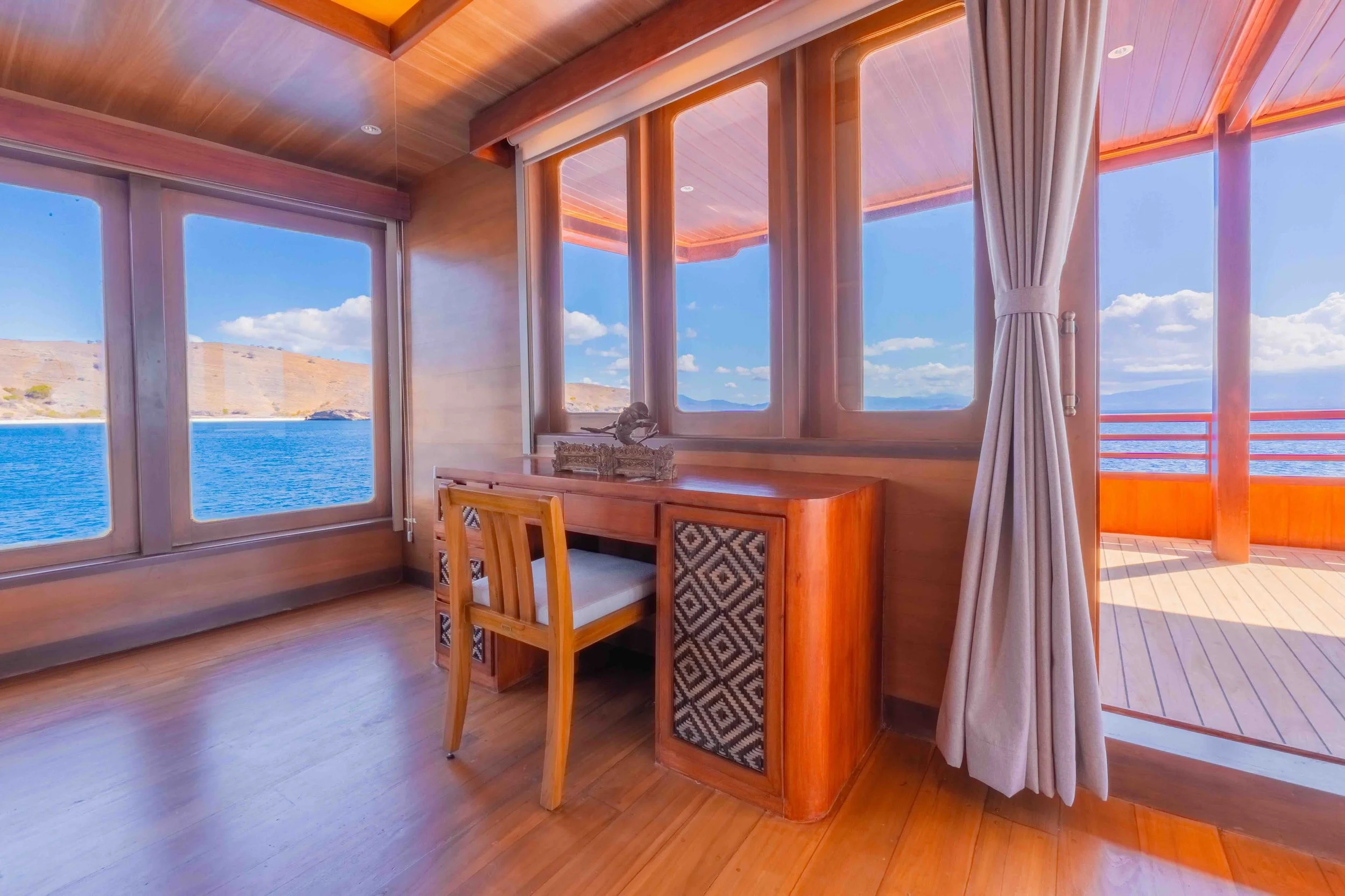 cabin upper deck - master cabin-9.jpeg