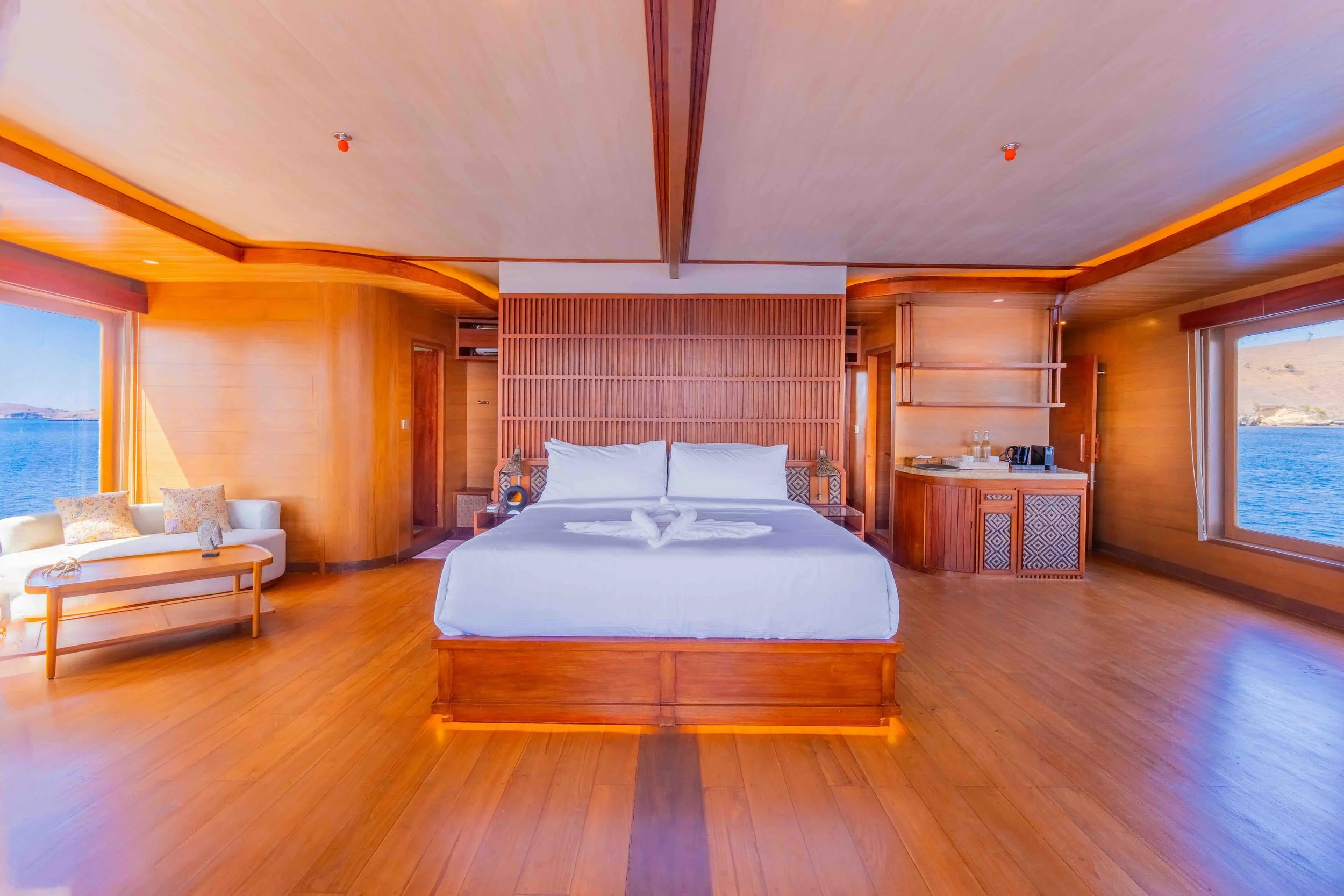 cabin upper deck - master cabin-18.jpeg