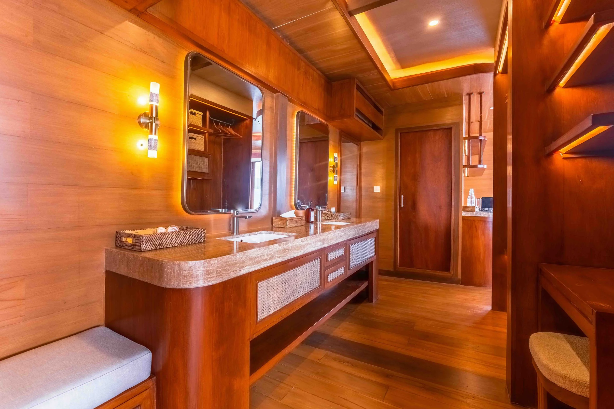 cabin upper deck - master cabin-21.jpeg