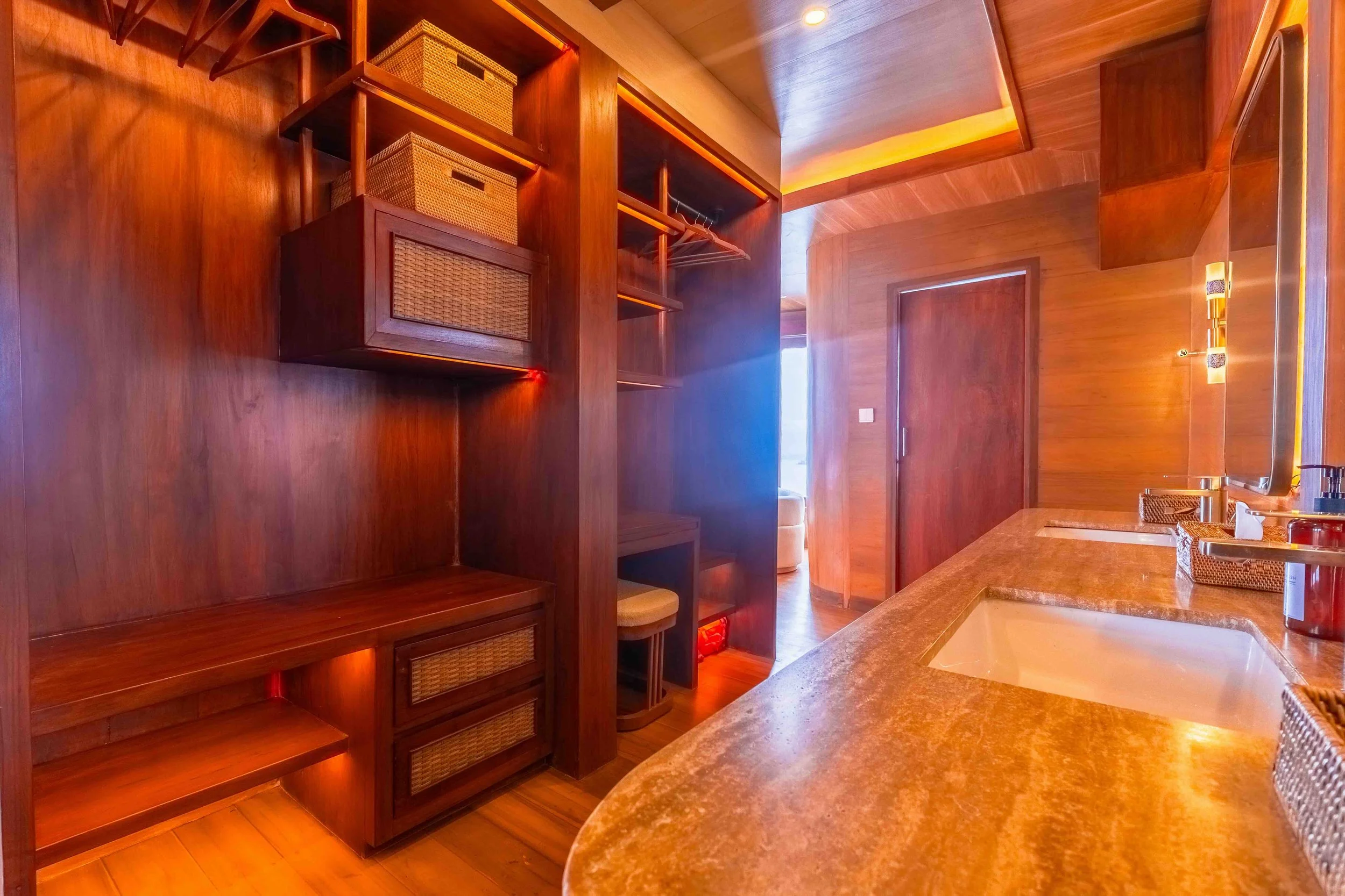 cabin upper deck - master cabin-22.jpeg