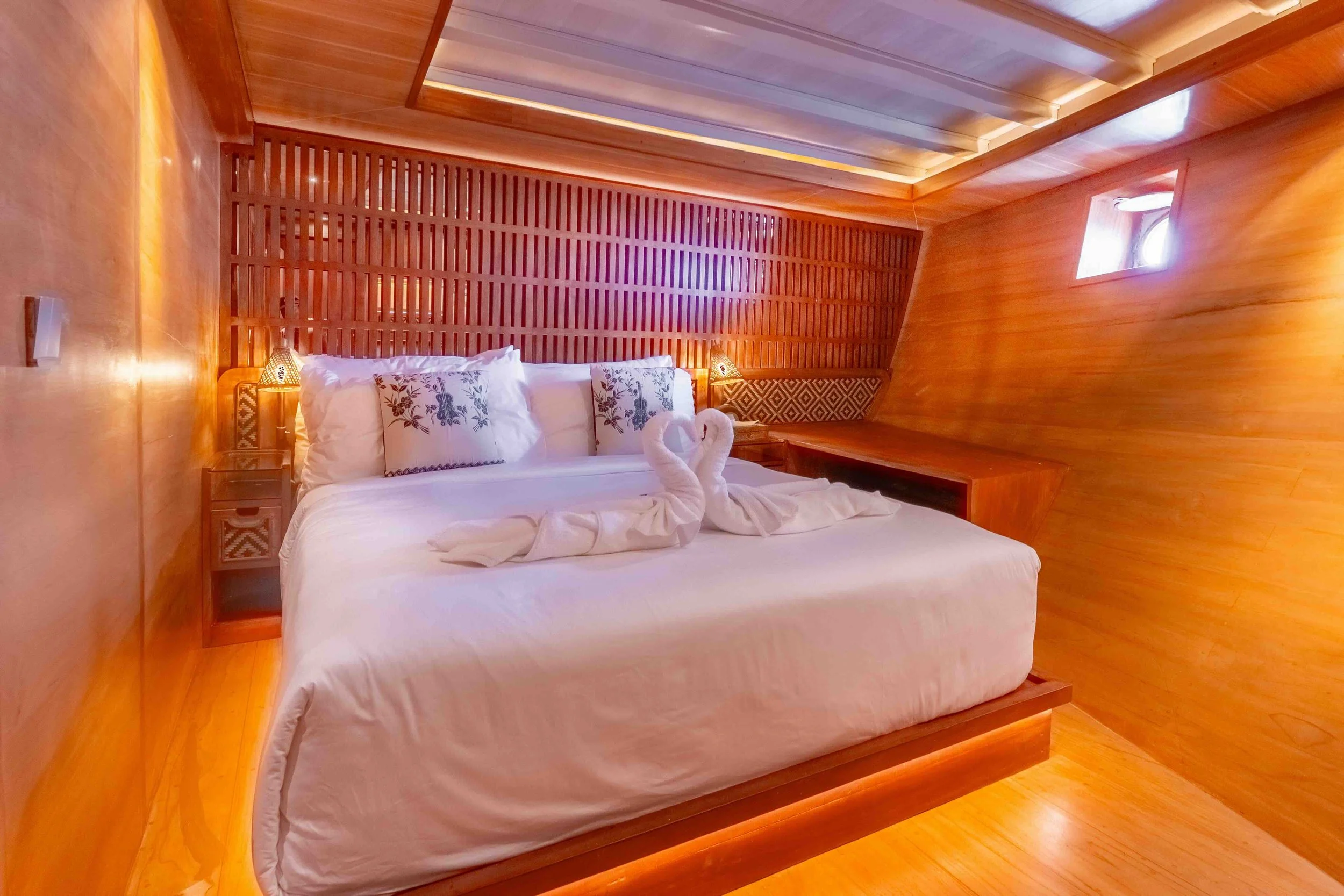 cabin 1 lower deck-4.jpeg