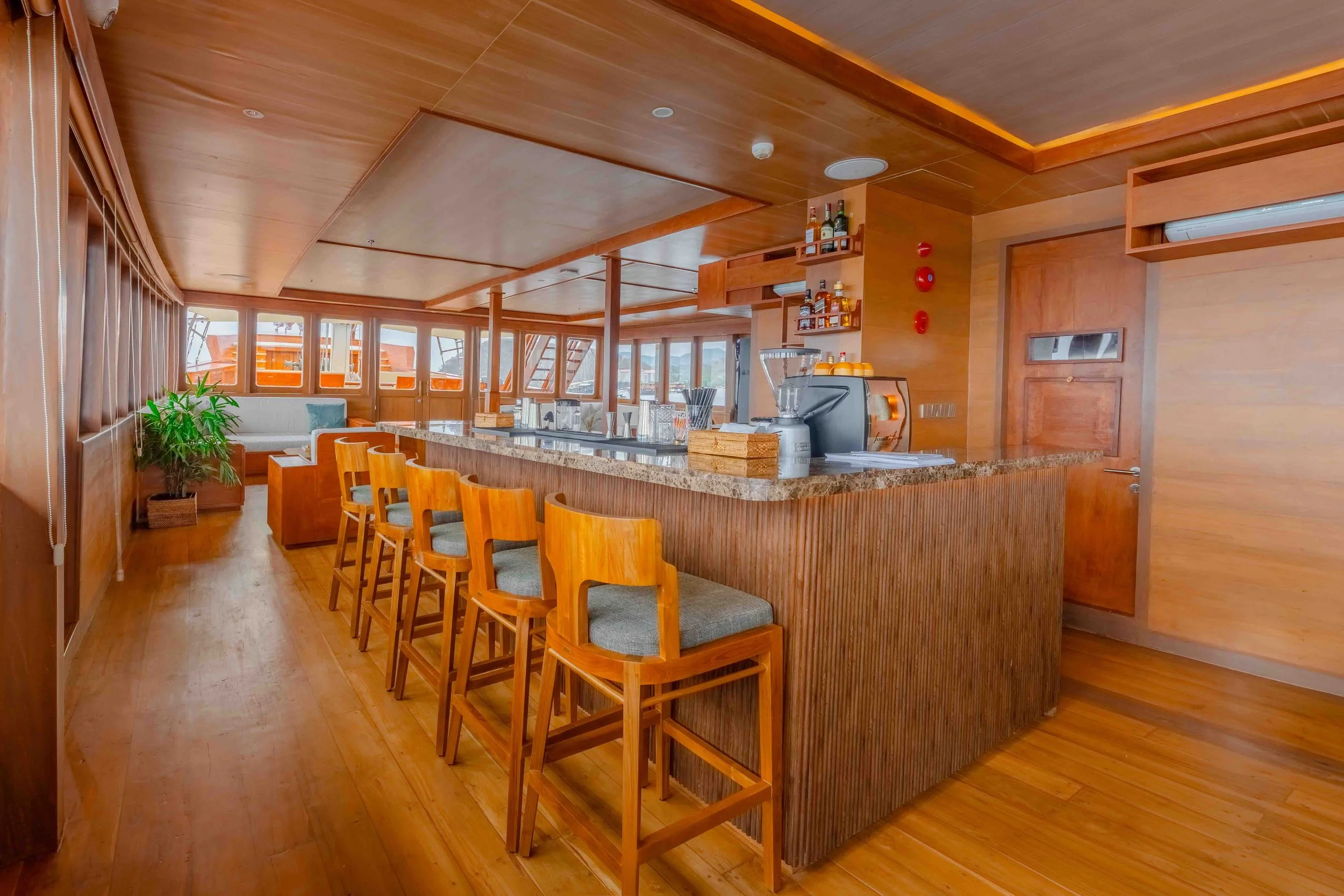 restaurant & bar-1.jpeg