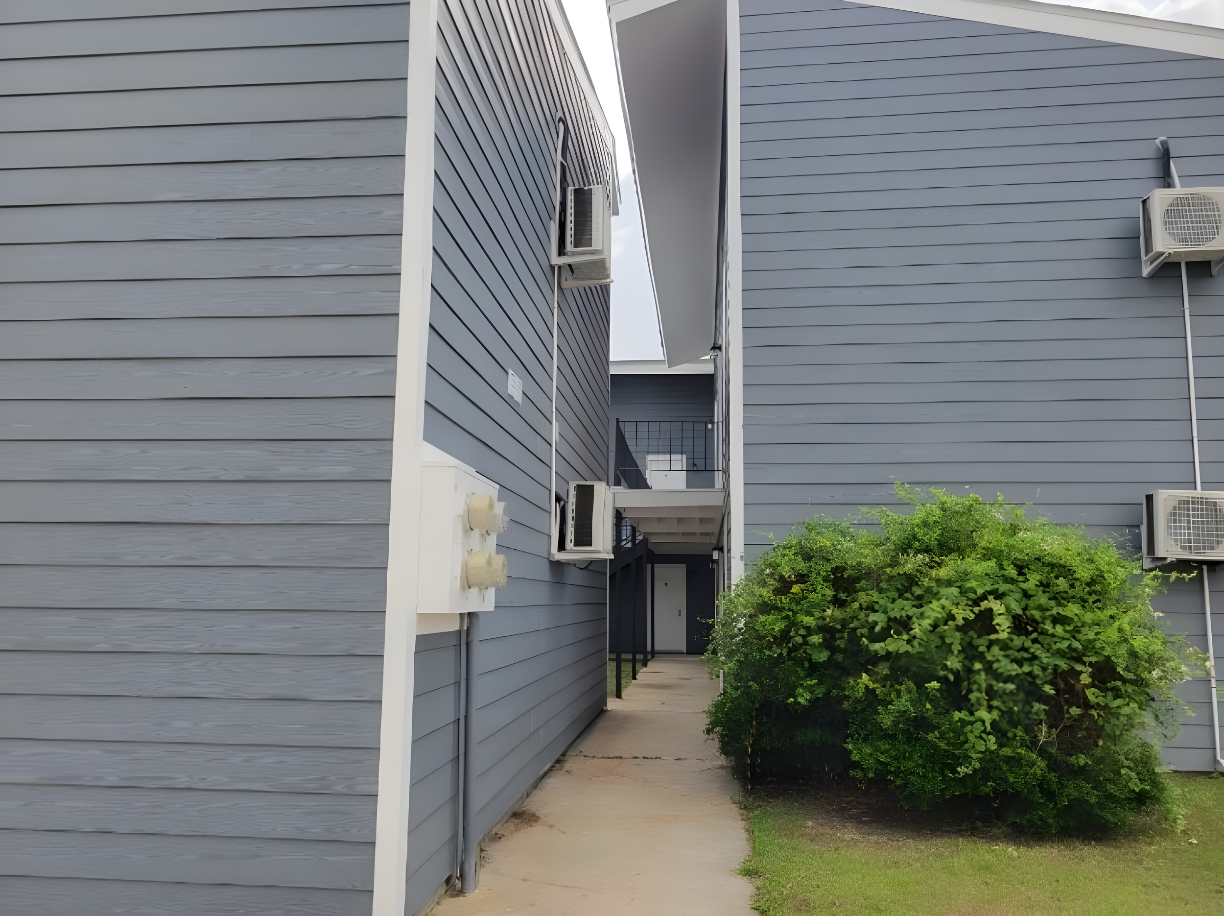 4340 auburn ext 2.png