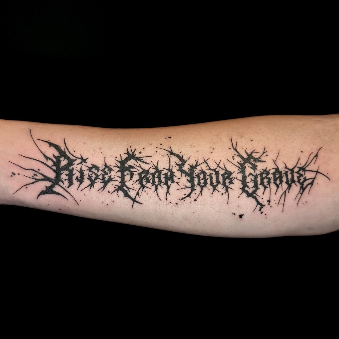 “Rise From Your Grave”
Custom script for Blake the other day. A little homage to the boys over at @lpontheleft and a great daily motivator. To become better versions of ourselves we must constantly kill the old stagnant versions of who we