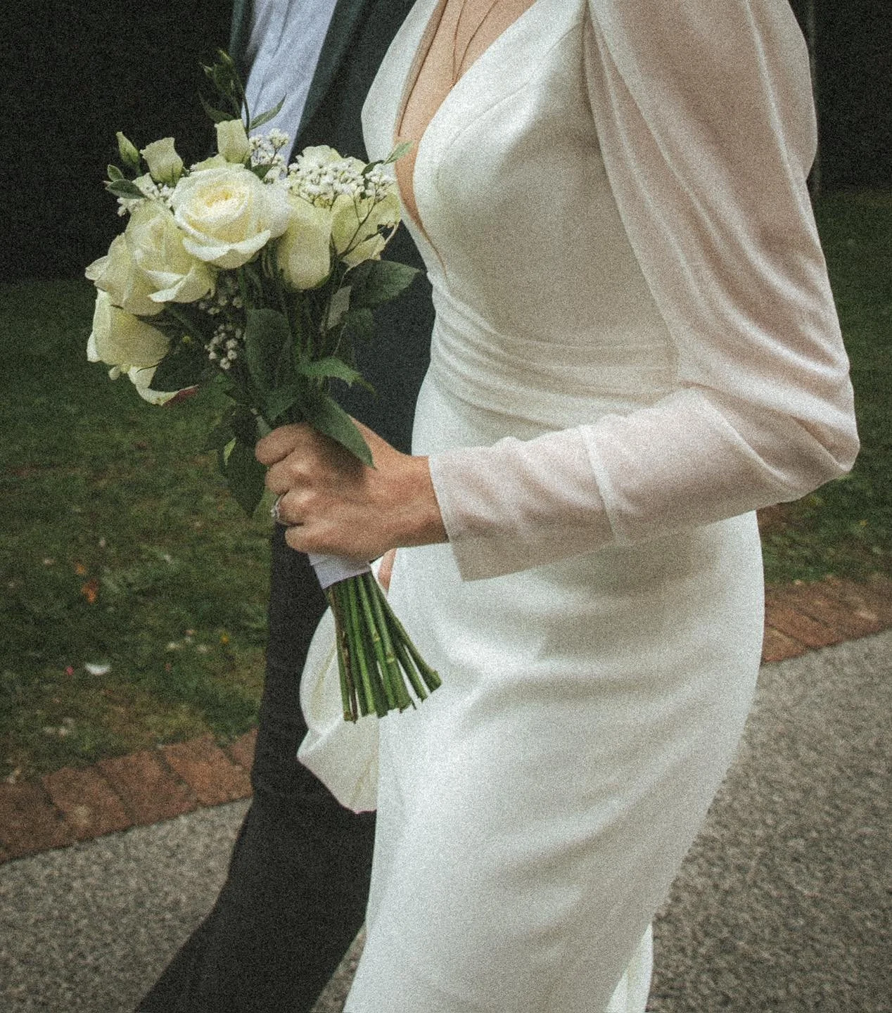 Vintage Film Grain Edit 
Real film can be stunning&mdash;but it&rsquo;s also expensive and sometimes unpredictable. That&rsquo;s why I offer a film-inspired edit option as an add-on for your wedding day.
You&rsquo;ll still receive your full, beautifu