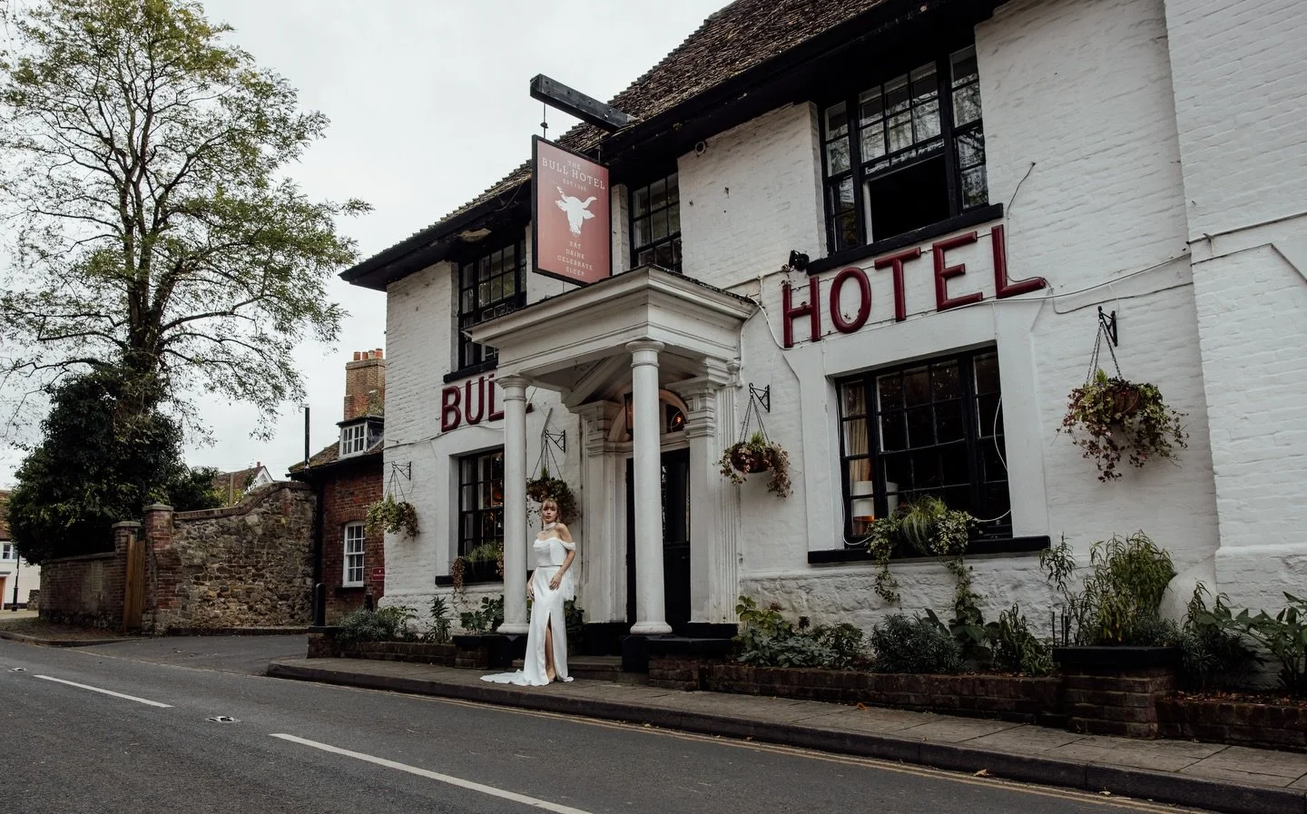 Beautiful bridal portrait outside @theglasshousekent , The Bull Wrotham. 

I still have availability for 2026 and my 2027 dairy is open and filling up nicely. 

Drop me a message and let&rsquo;s start your planning today.

@alicia.modelling_x 
@thegl