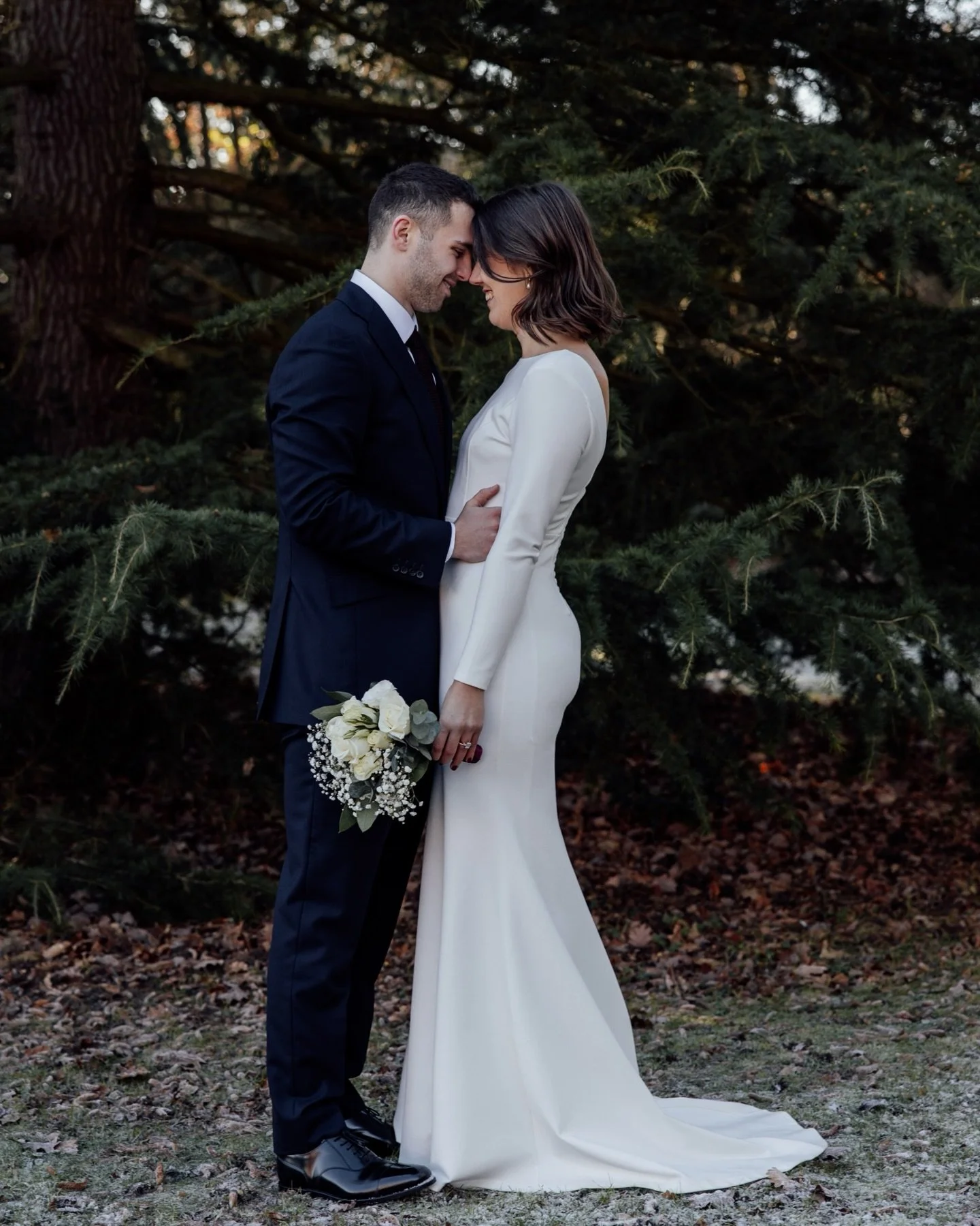 Ellie and Ollie - Oakwood House 
03.01.2025 

My first wedding of year was a beautiful but chilly one, this beautiful couple braved the cold and we managed to captured some stunning pictures in the frost. 

#winterweddinginspiration #winterweddings #