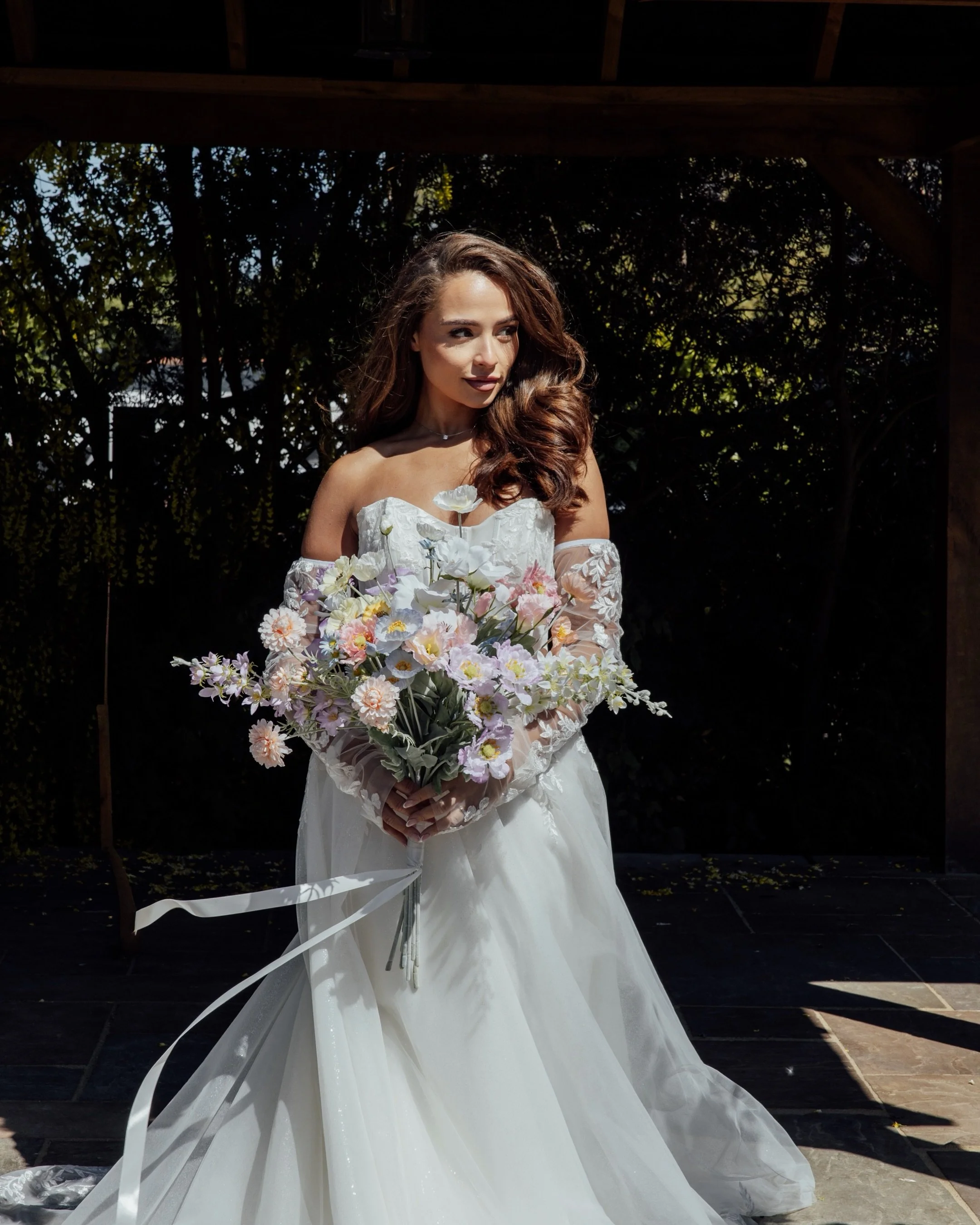 Bridal portraits but make them editorial 

Venue and Planning: @crownbarnweddings_kent 
Hair and Planning: @belleandcostudios
Makeup: @zoerobertsmua 
Photographer: @laurenmooreimagery
Venue Styling: @love_is_personal_weddings
Dresses: @novo_bridal_
C