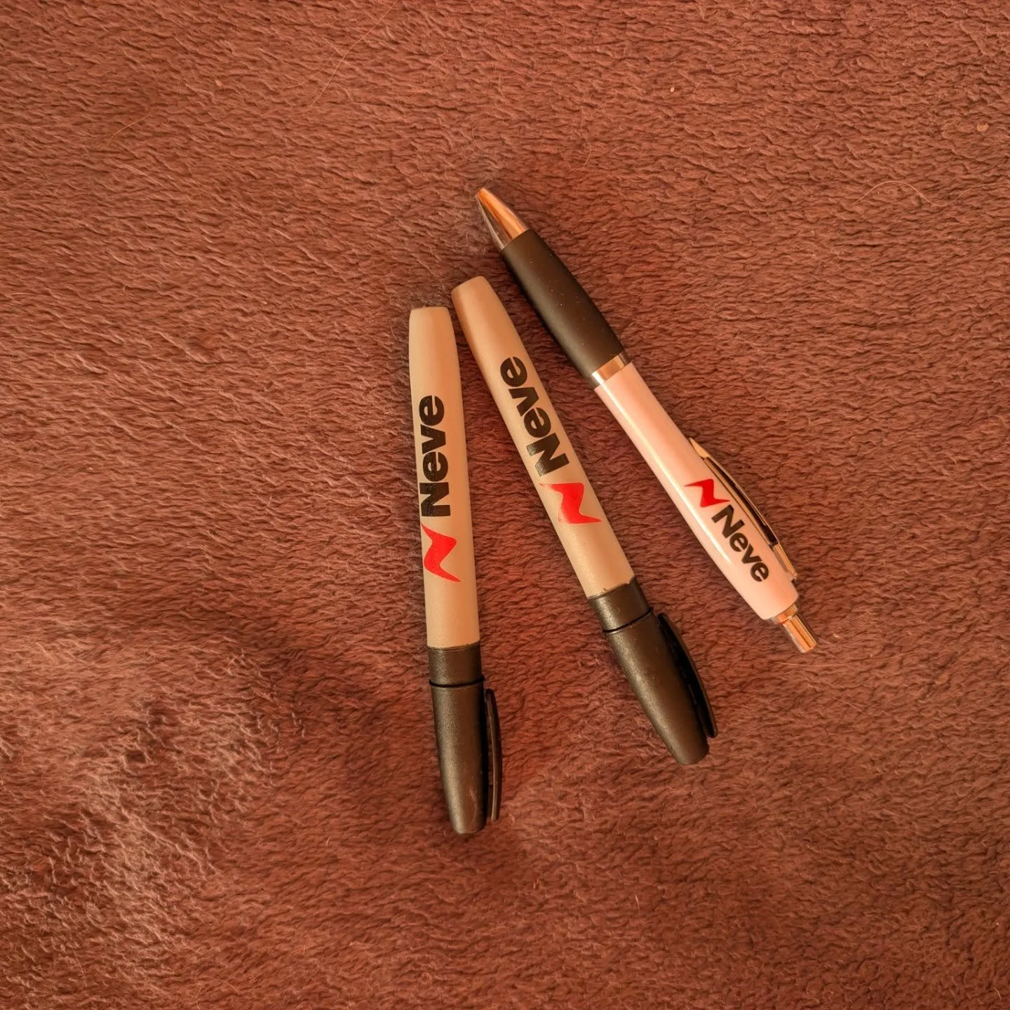 NAMM free merch ratings 

1. @amsneveltd e markers and pen - 9/10 useful and definitely fun to have. Write stuff on console tape. 

2. Abbey Road Keychain - 9/10 glad this didn't have any of the other branding on it. I also kinda needed a keychain.

