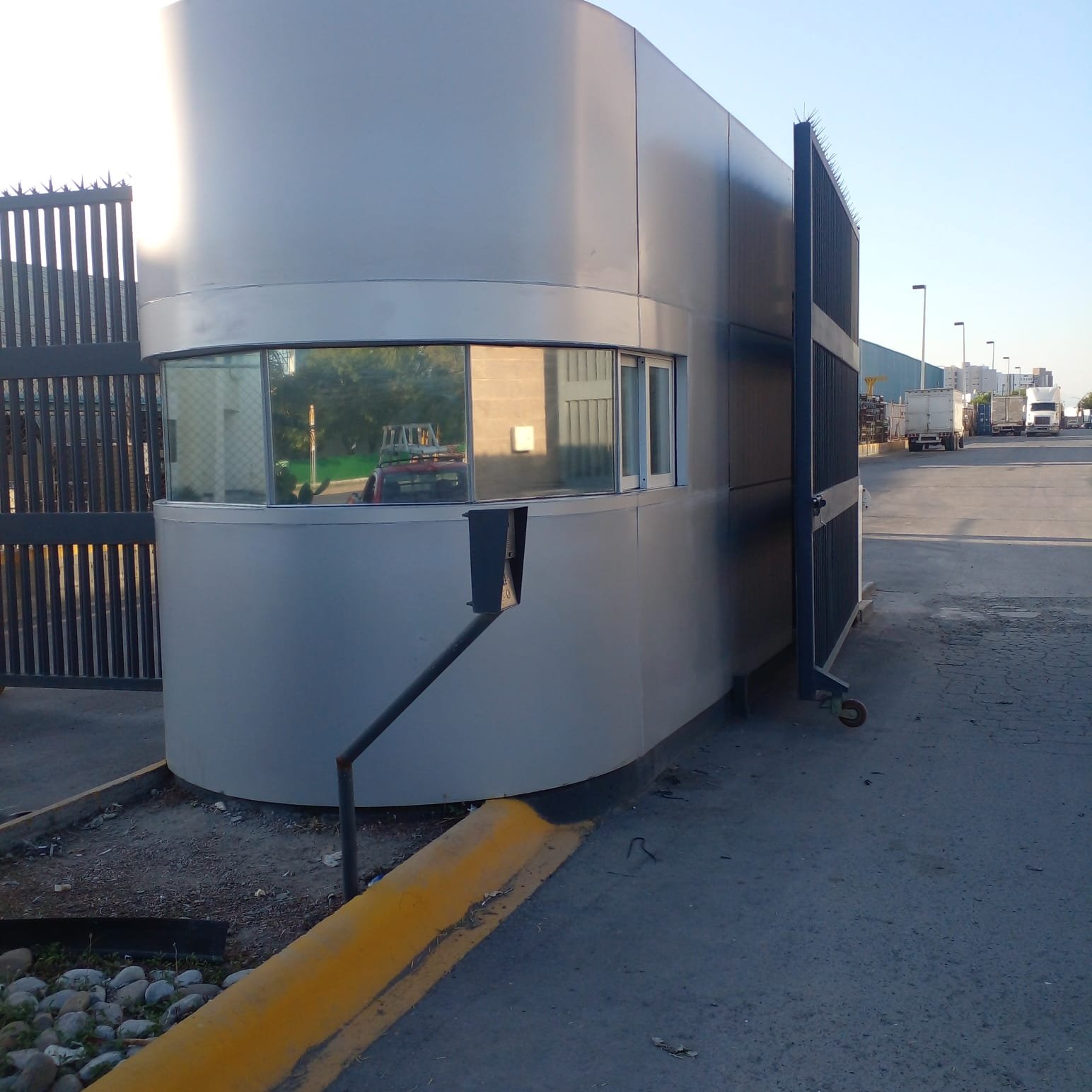 CASETA PANEL DE ALUMINIO