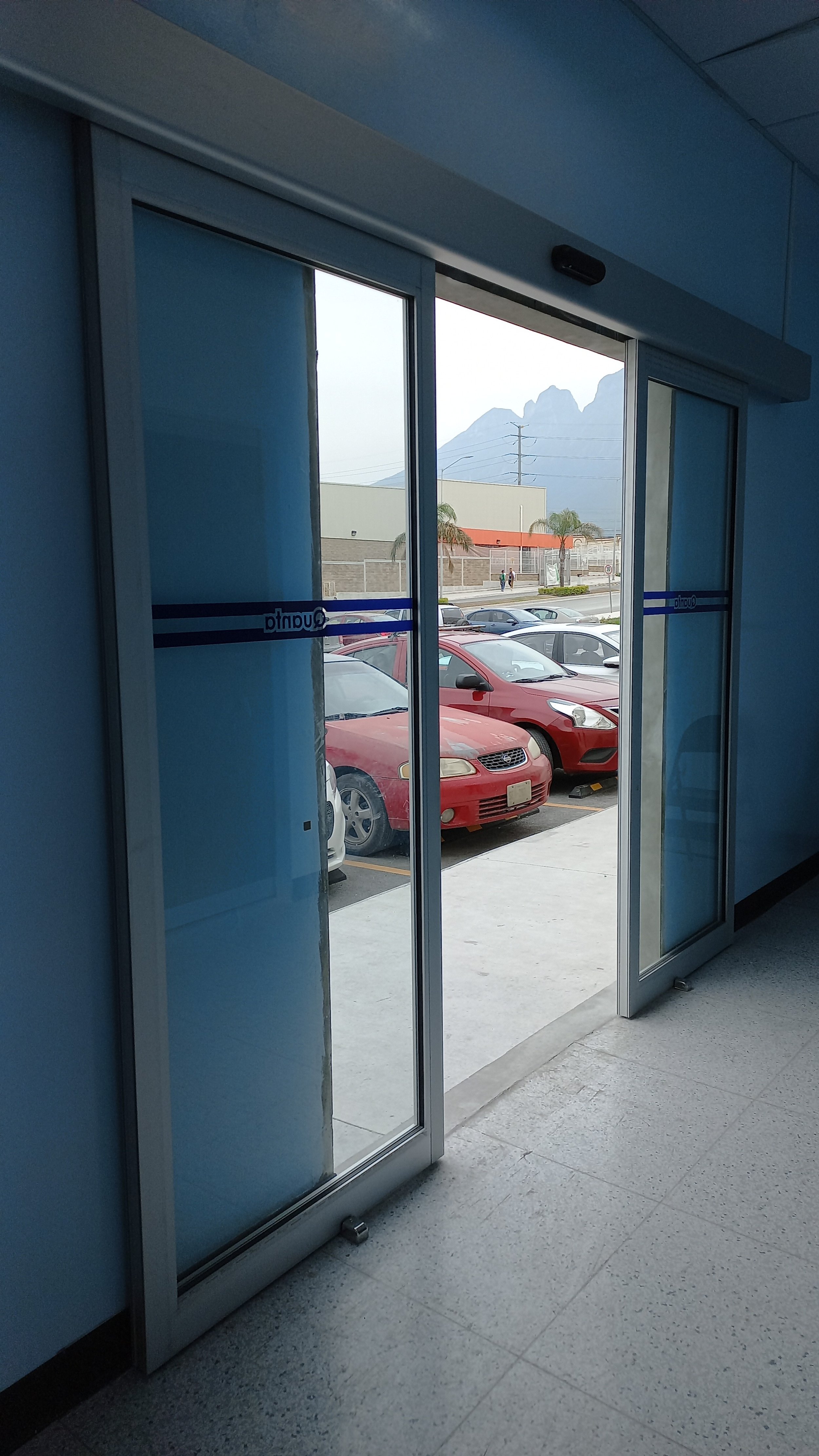 puerta dos hojas aluminio y vidrio automatica corrediza danman