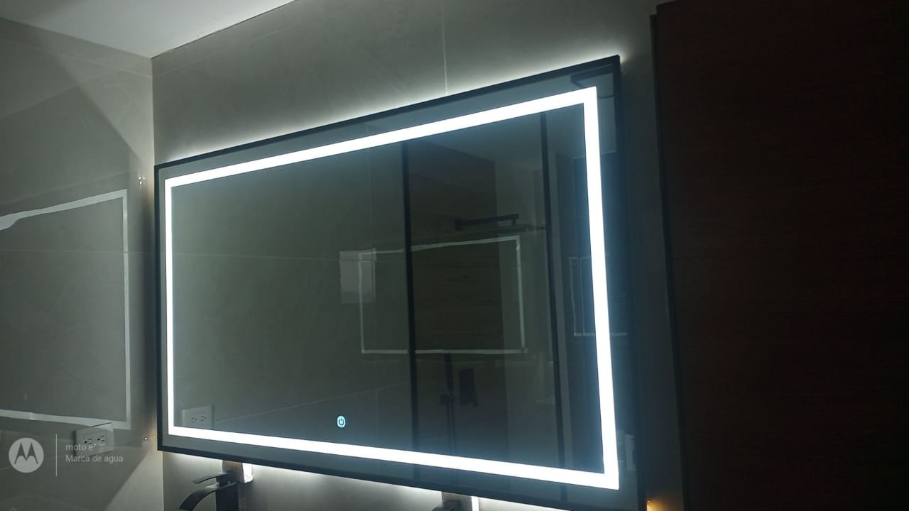 ESPEJO LED CON MARCO NEGRO