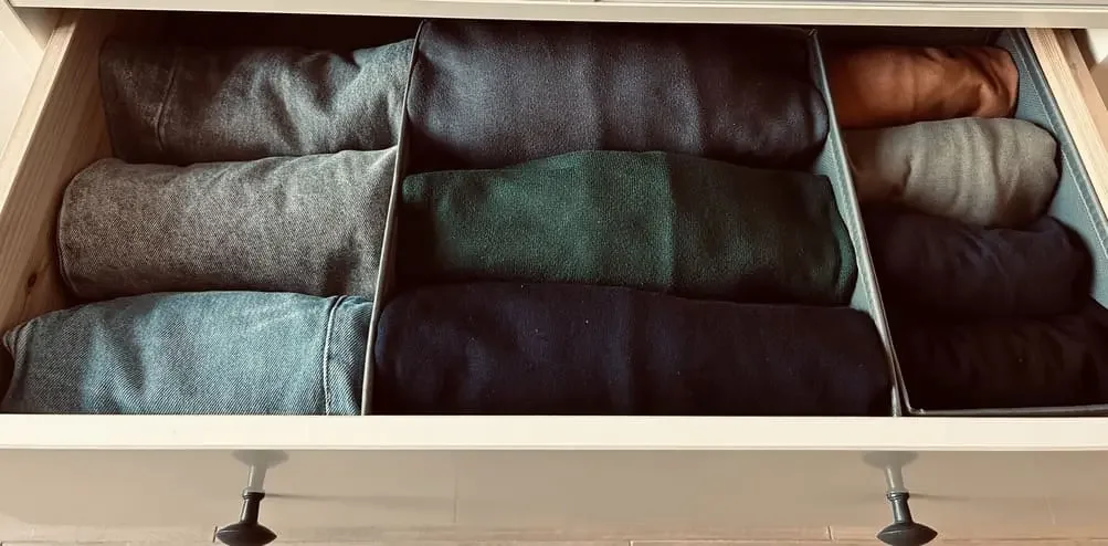 Dressing et vêtements organisés par Alicia, home organiser Val-de-Marne
