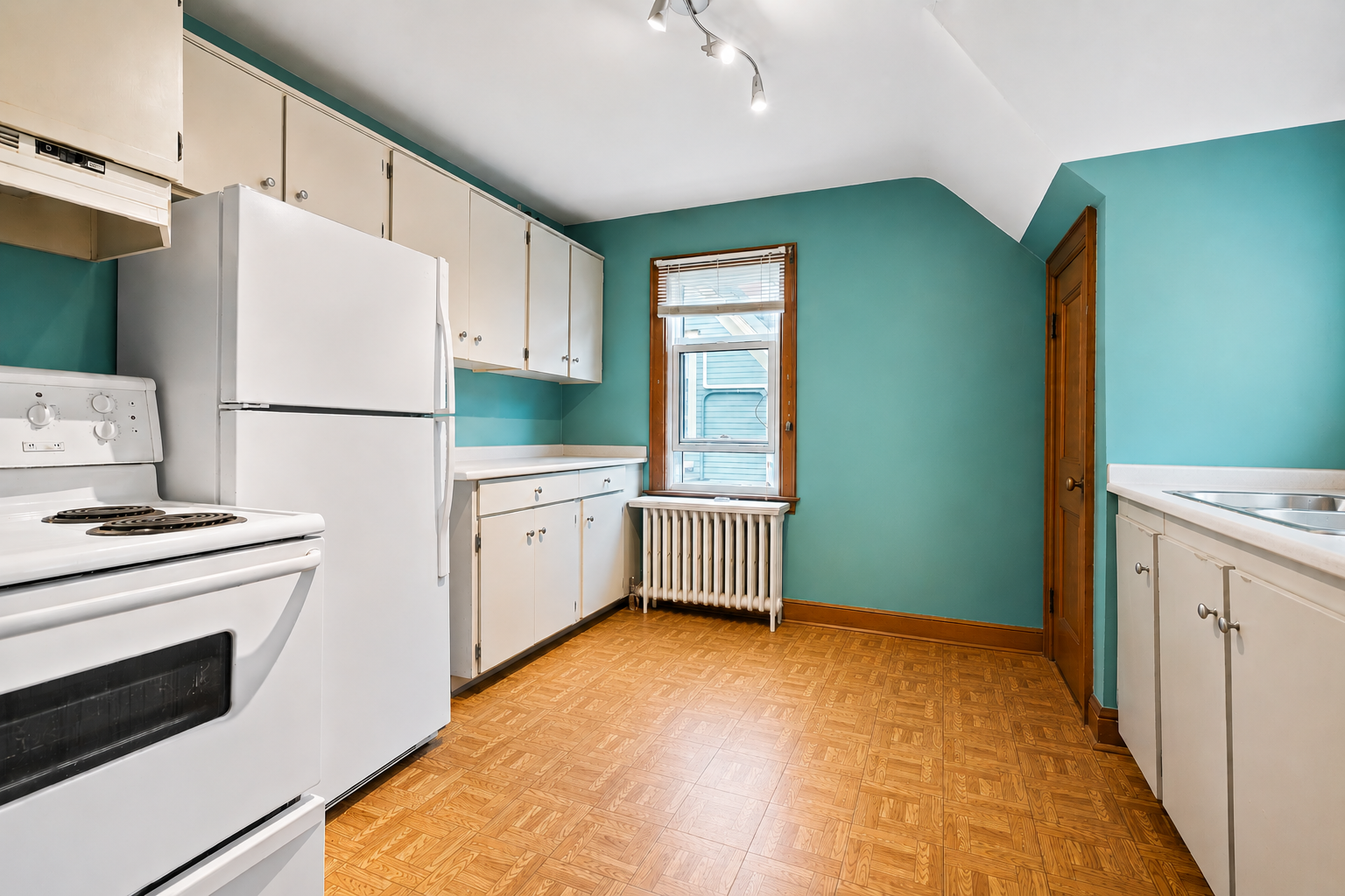 55 Maple Upper Kitchen.png
