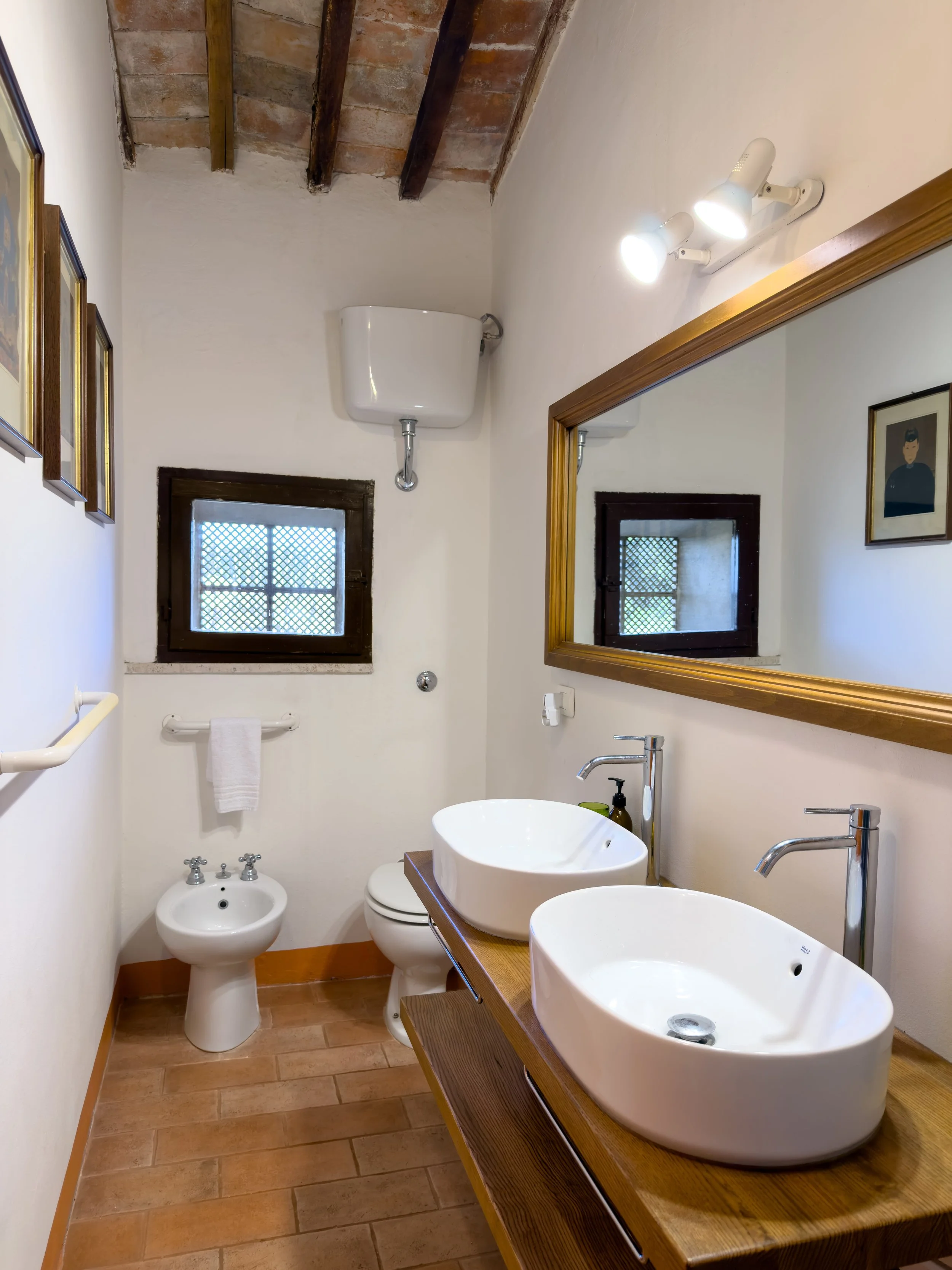 Casa_dell_alloro_bathroom_b_01.jpg