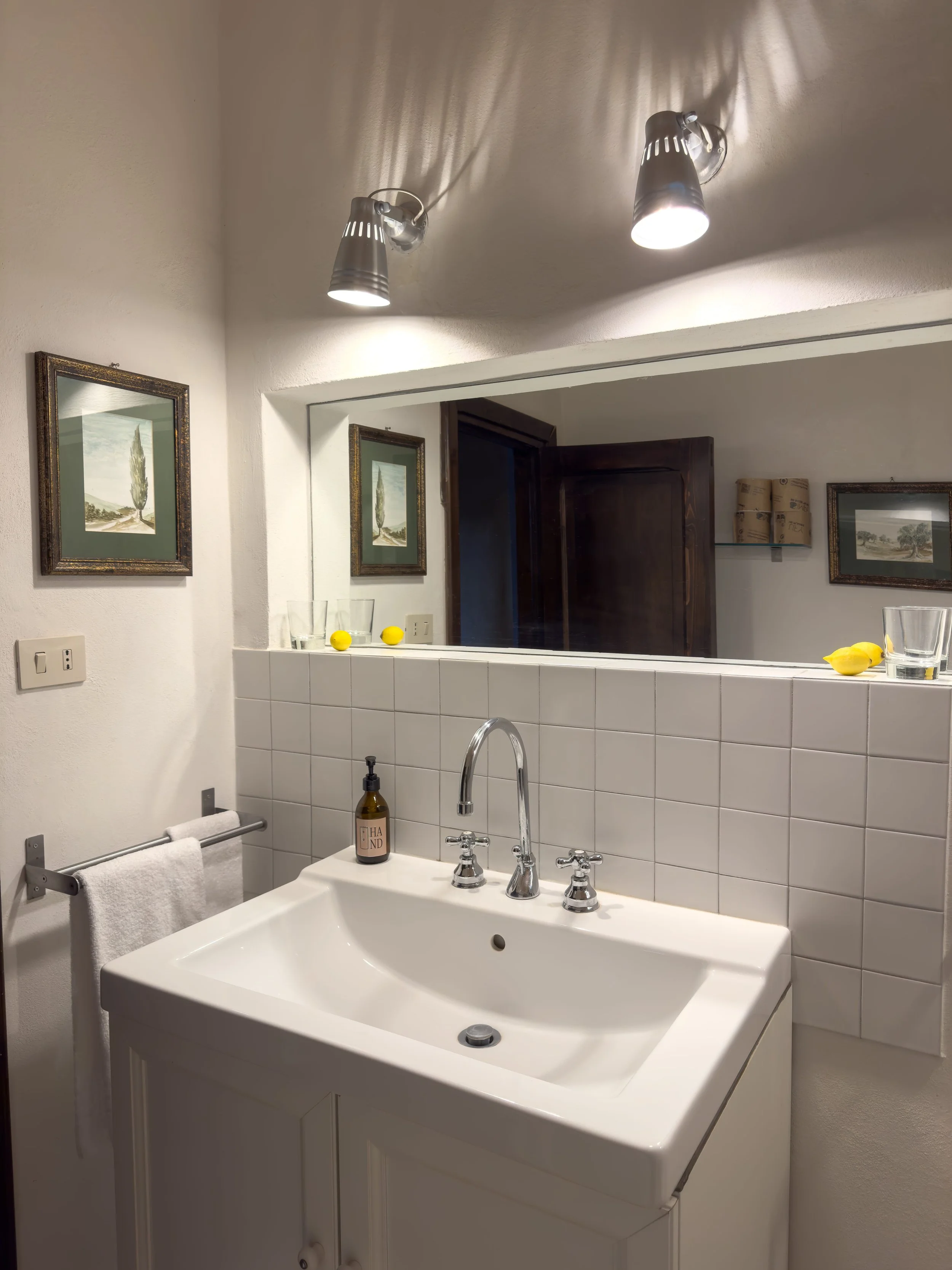 Casa_del_castagno_bathroom_a_01.jpg