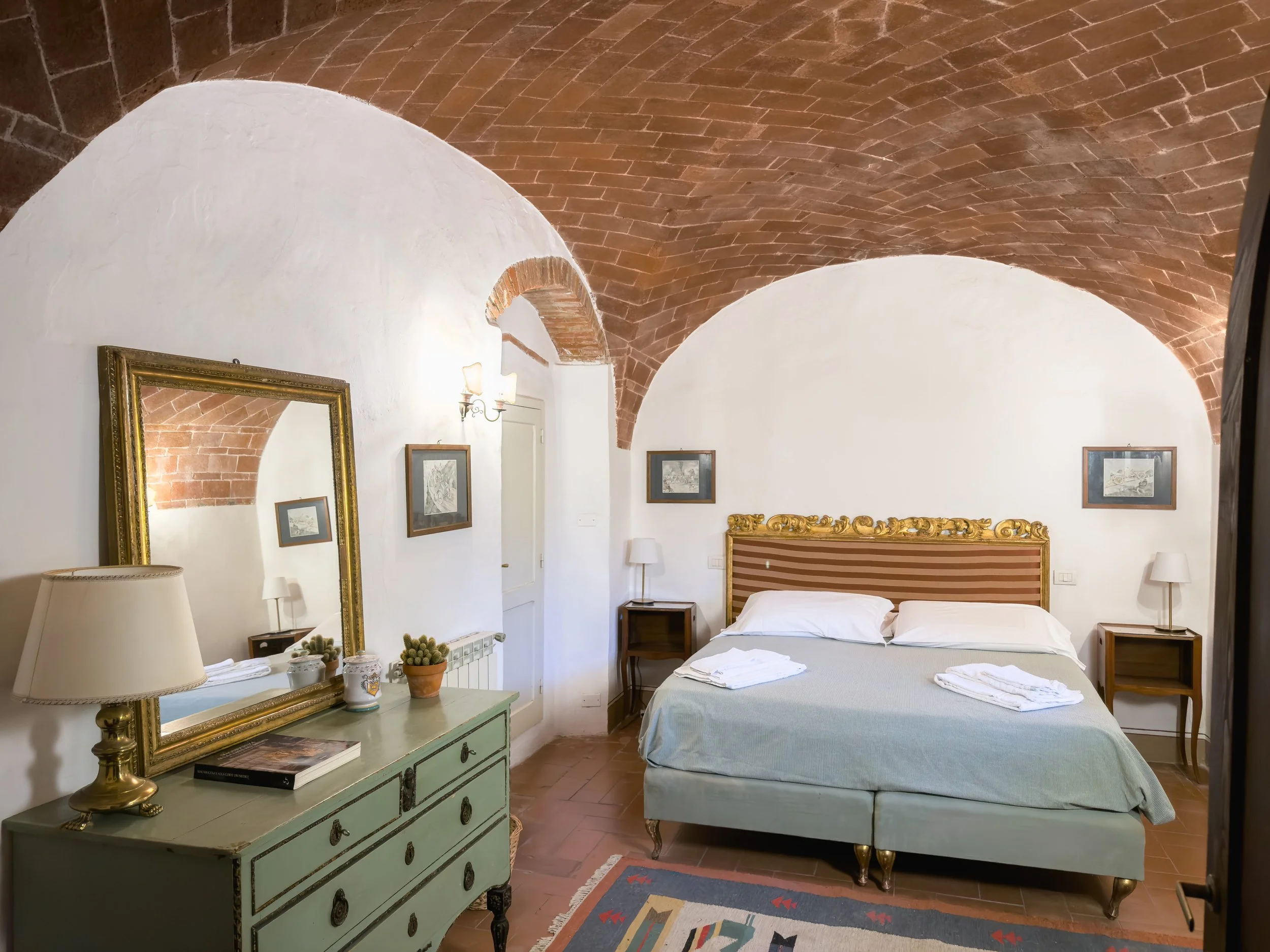 Casa_della_pergola_bedroom_c_01.jpg