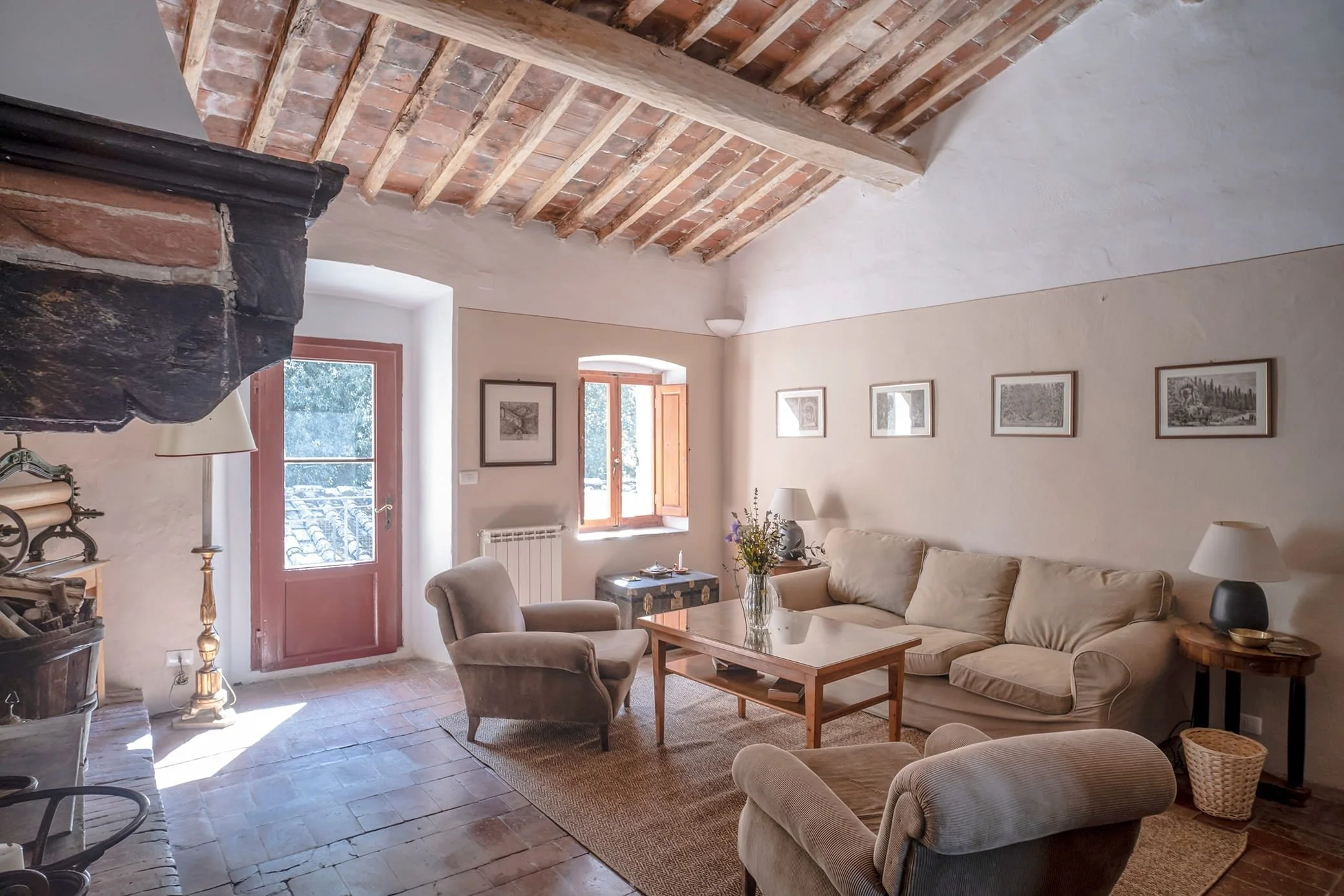 Casa_dell_alloro_living_room_00.jpg
