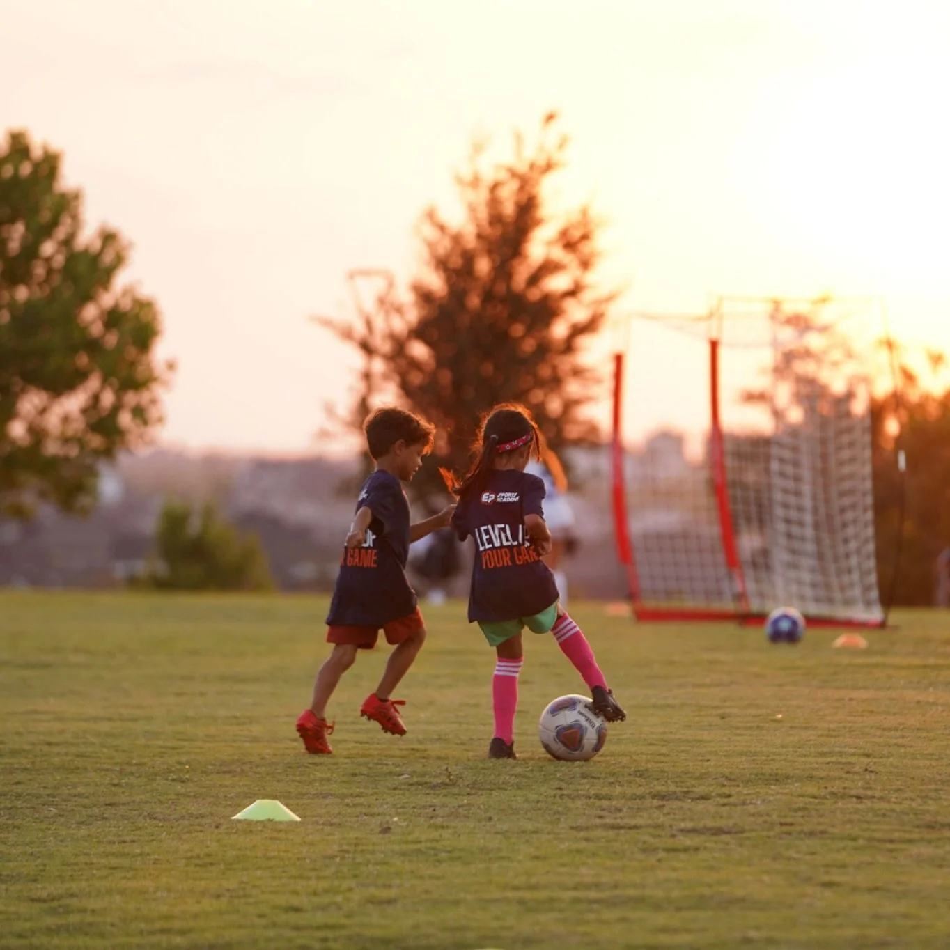 π¨ Fall Player Evaluations drop Nov 2! π¨ Pre-Academy + Academy families — check your PlayMetrics app (and turn on notifications!) to see your player’s progress. β½οΈπ²
#EPSA #YouthSoccer #PlayerDevelopment #AustinSoccer #EastonPark #DVISD