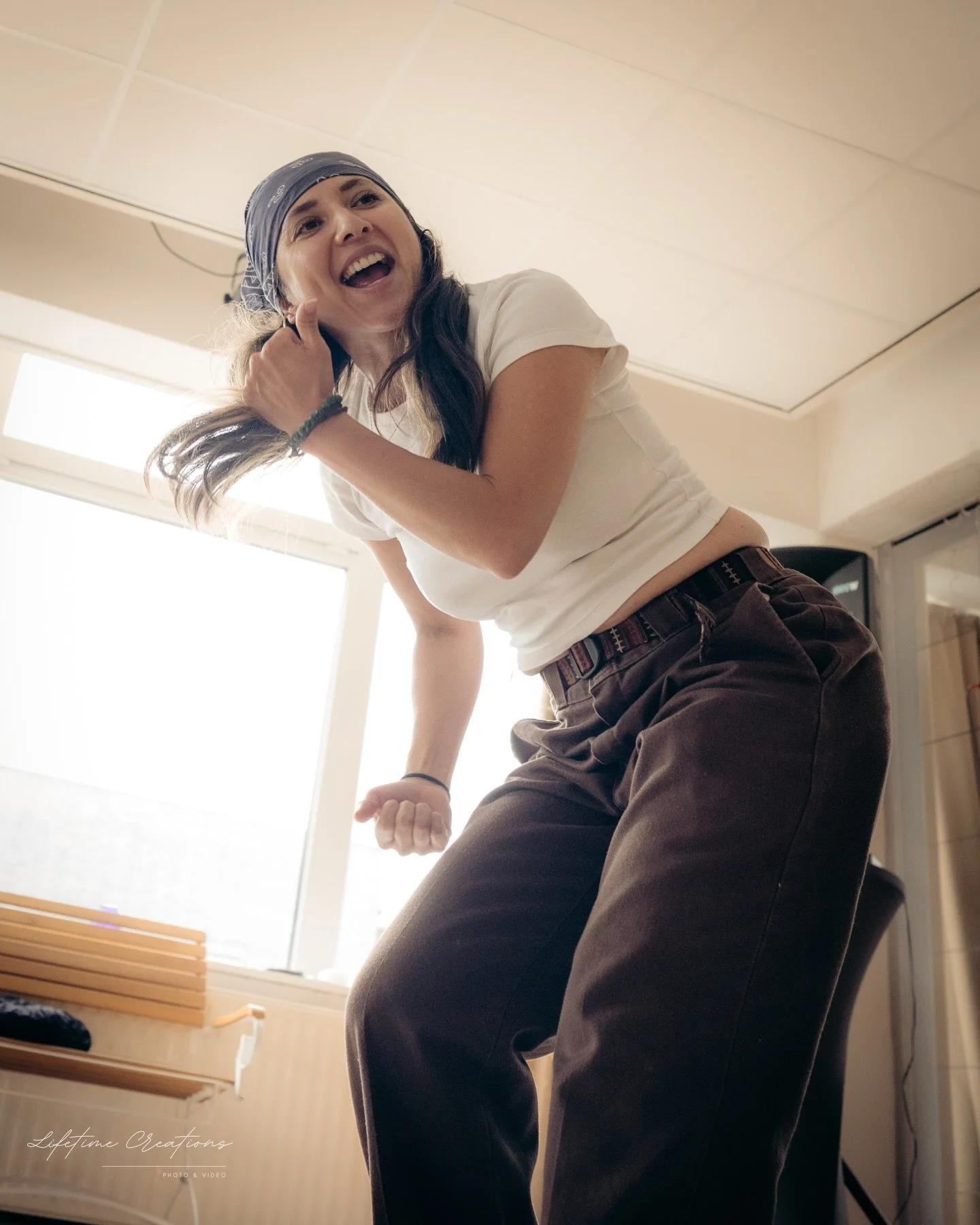 Waardevolle momenten vastgelegd door Johnny van @lifetime.creations 📸 ❤️

Altijd blij met het ontvangen van deze prachtige shots! 
Editie: 31 augustus 2025 😌

#thesalsafamily #poeticmotion #salsa #salsadancing #rotterdamhotspots