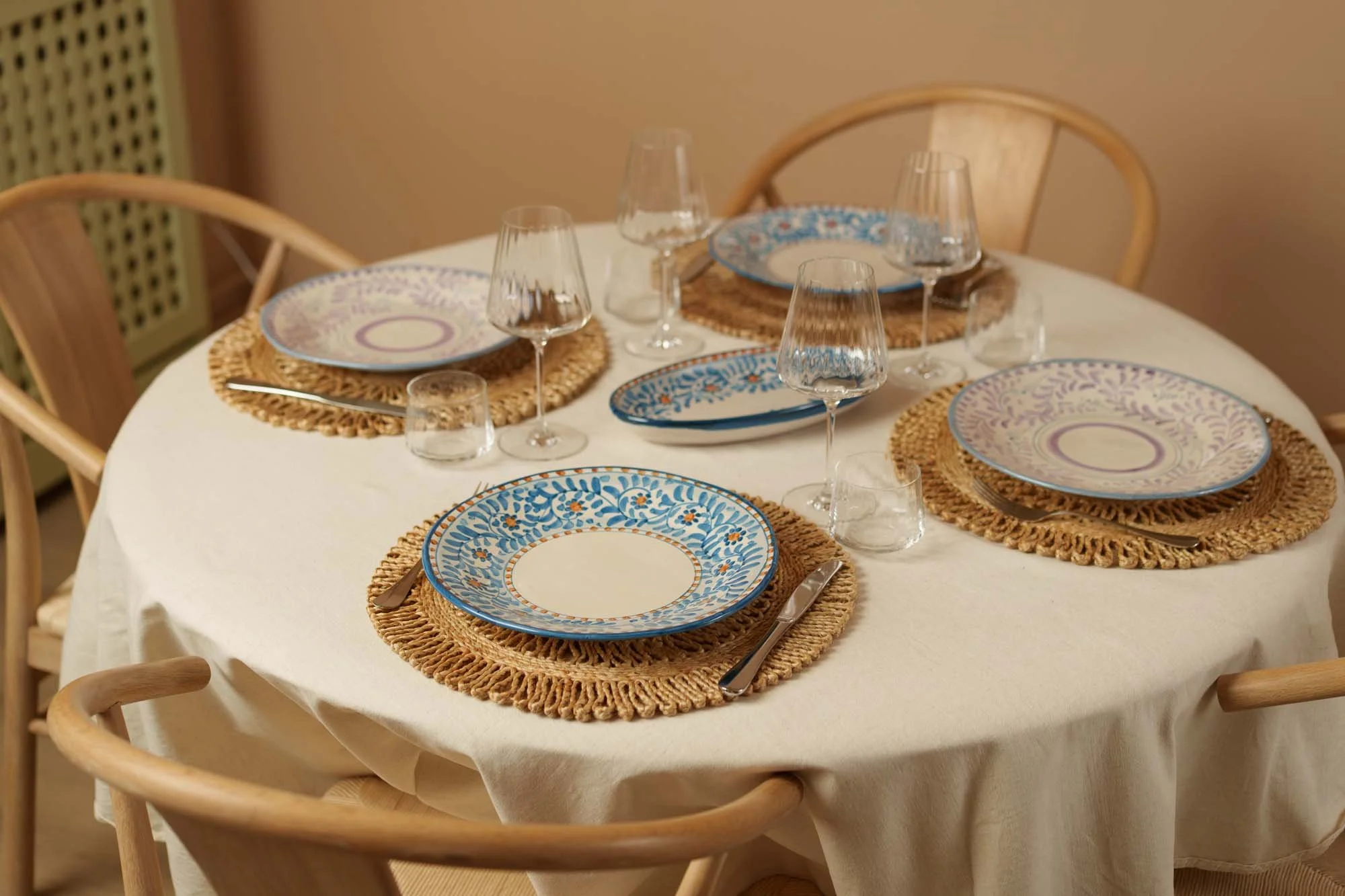 Håndmalt italiensk keramikktallerken med personlig design fra Amalfi