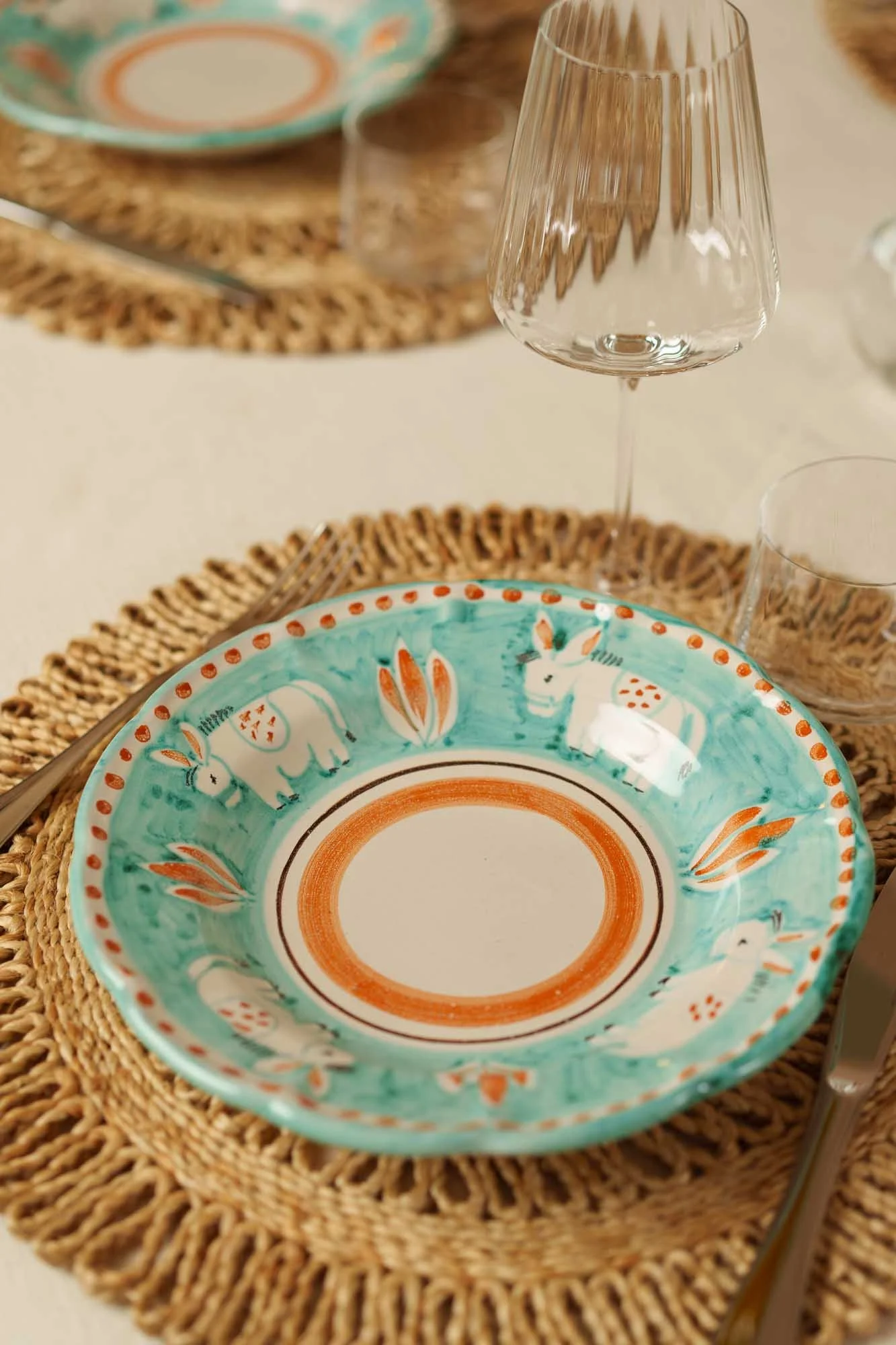 Håndmalt italiensk keramikktallerken med personlig design fra Amalfi