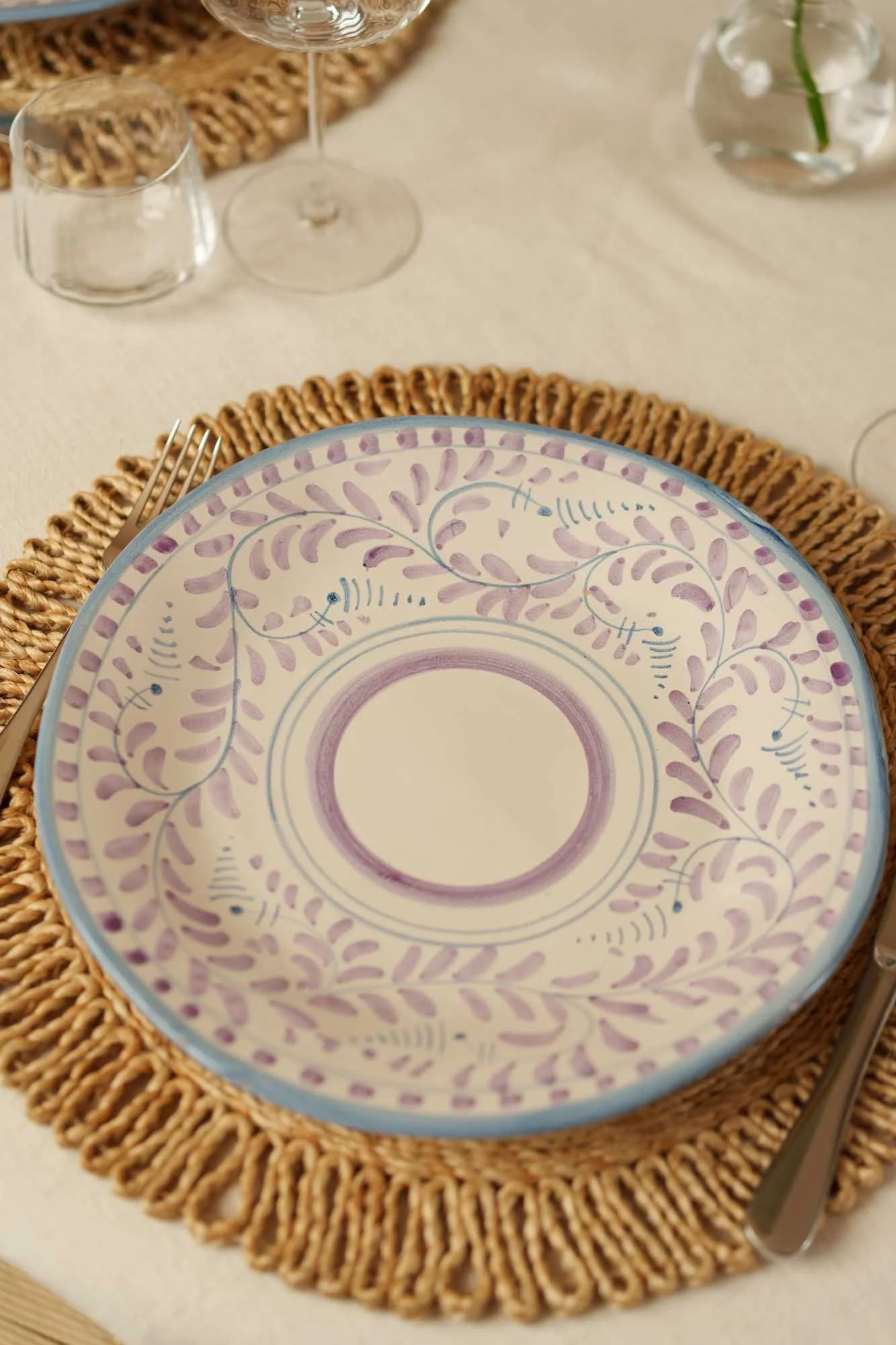 Håndmalt italiensk keramikktallerken med personlig design fra Amalfi