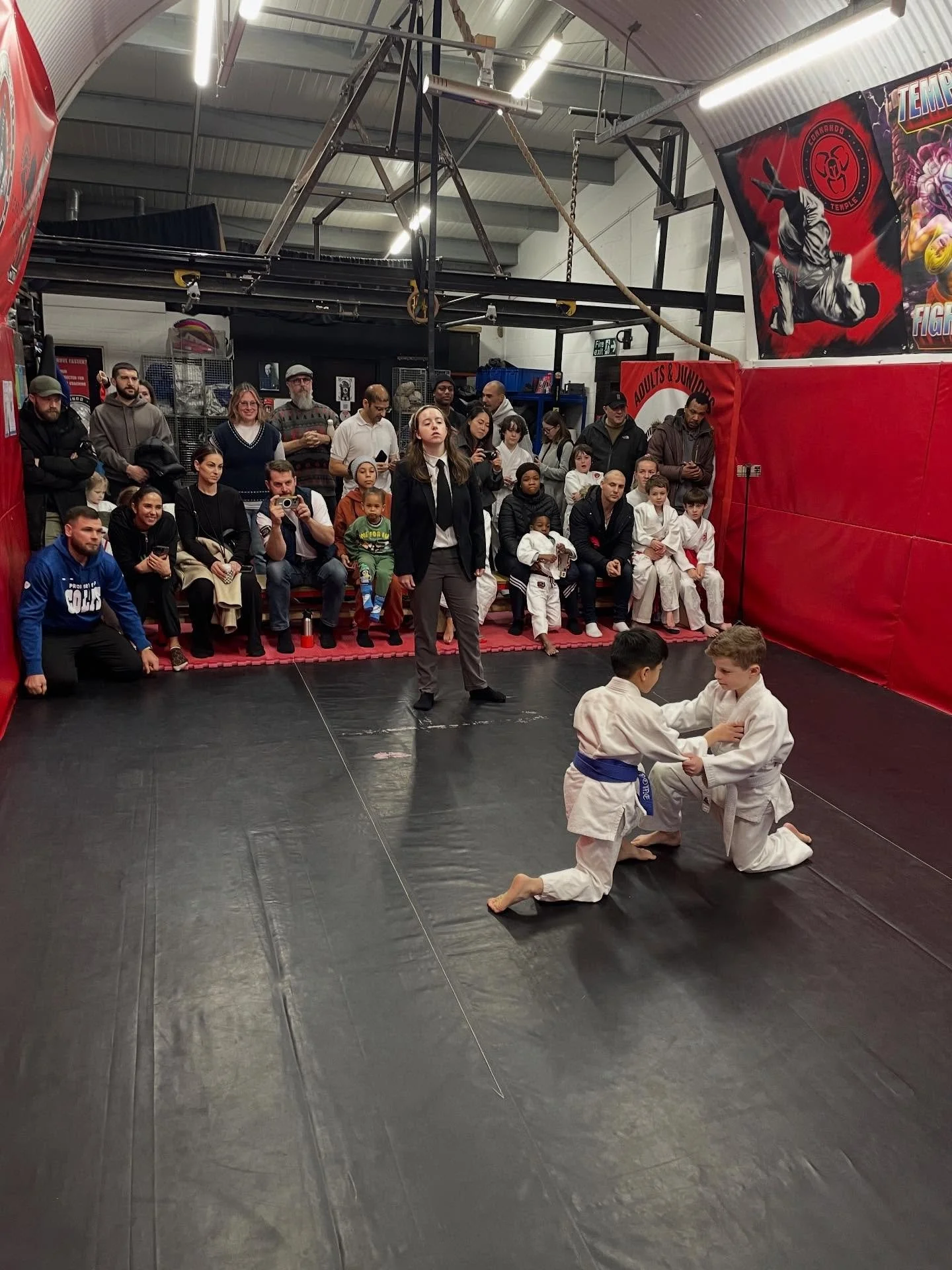 The first Commando Temple Judo competition! 
What a day: over 40 competitors and loads of ground fighting, hosted at the gyms own Fight club. 
Pins.
Submissions.
Amazing Judo.
We even tested. a brand new rule set for competitors hitting a tie at full
