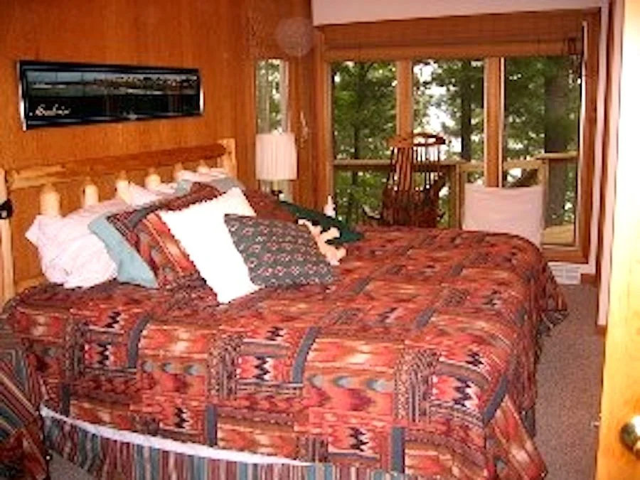 Hillis house bedroom.jpg